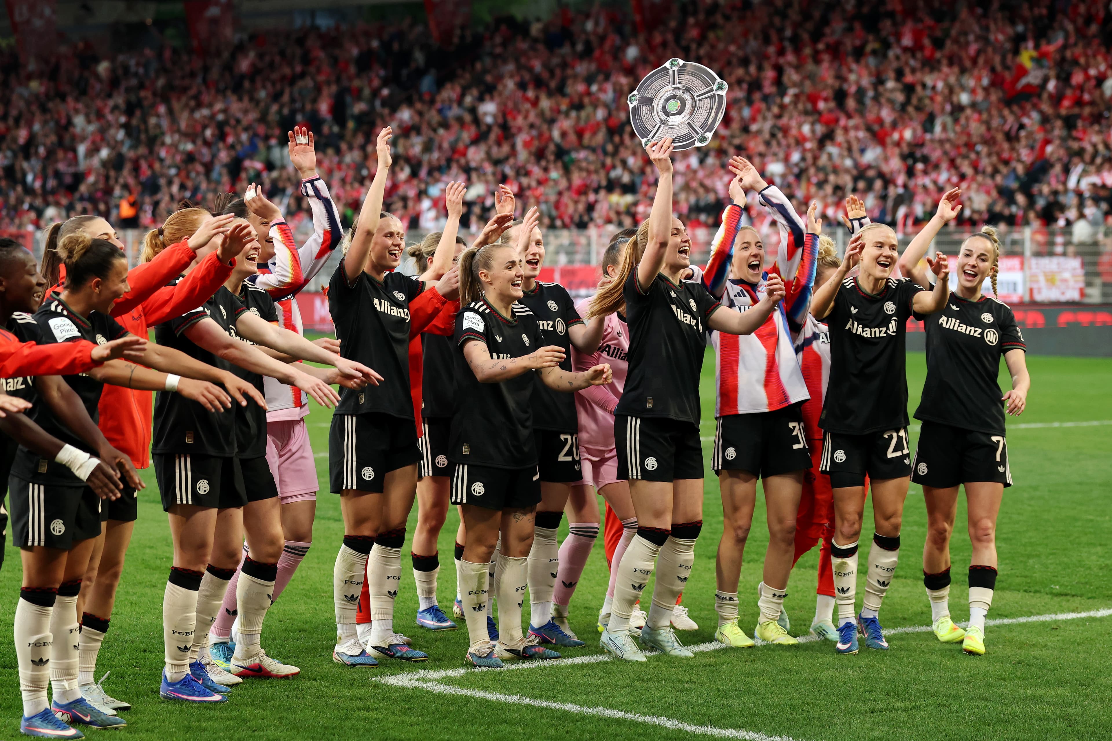 Breaking: Bayern Munich Frauen clinch Bundesliga title