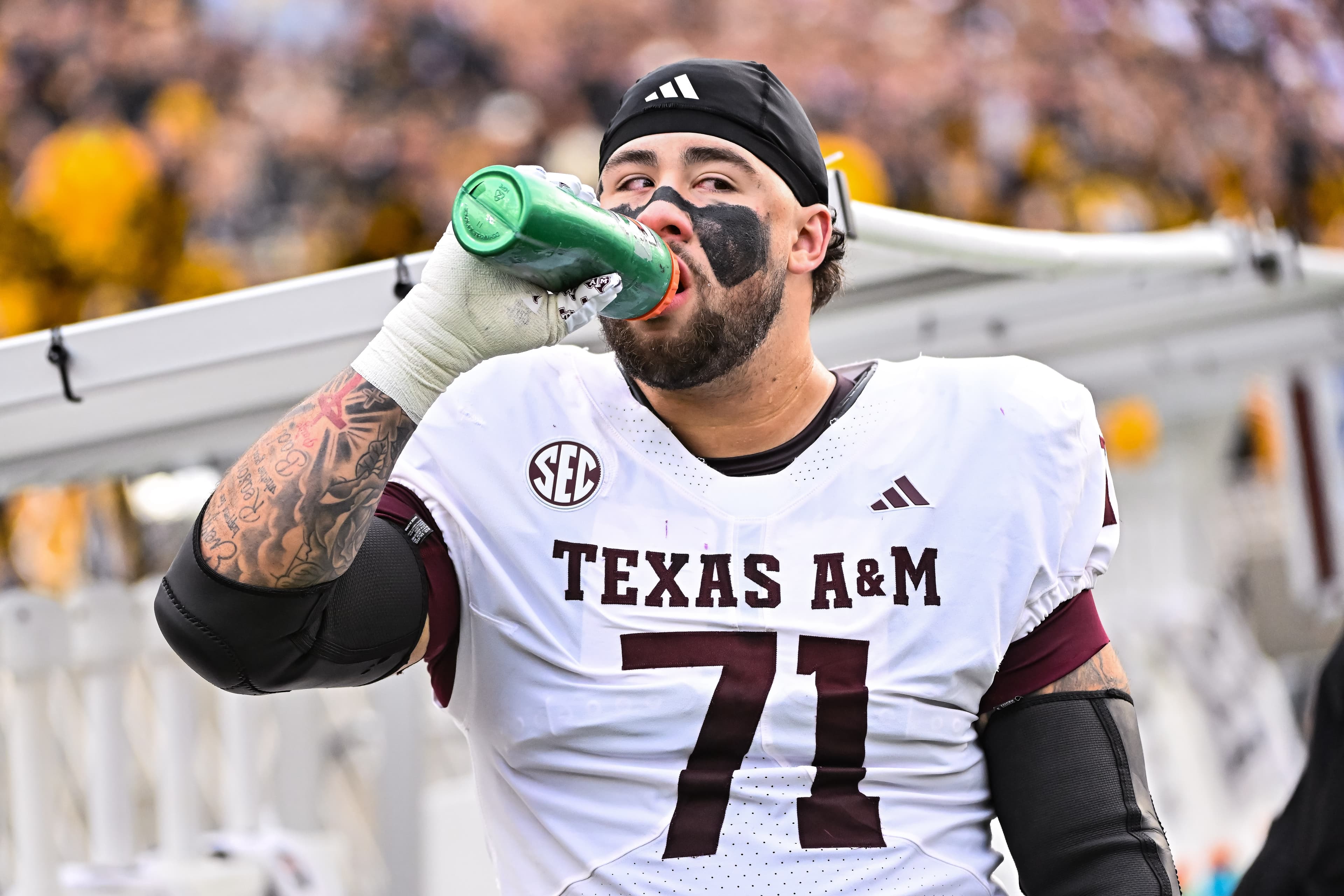 Sunday Dawg Chow (3/22): Mock drafts, salaries, and whiny former WRs