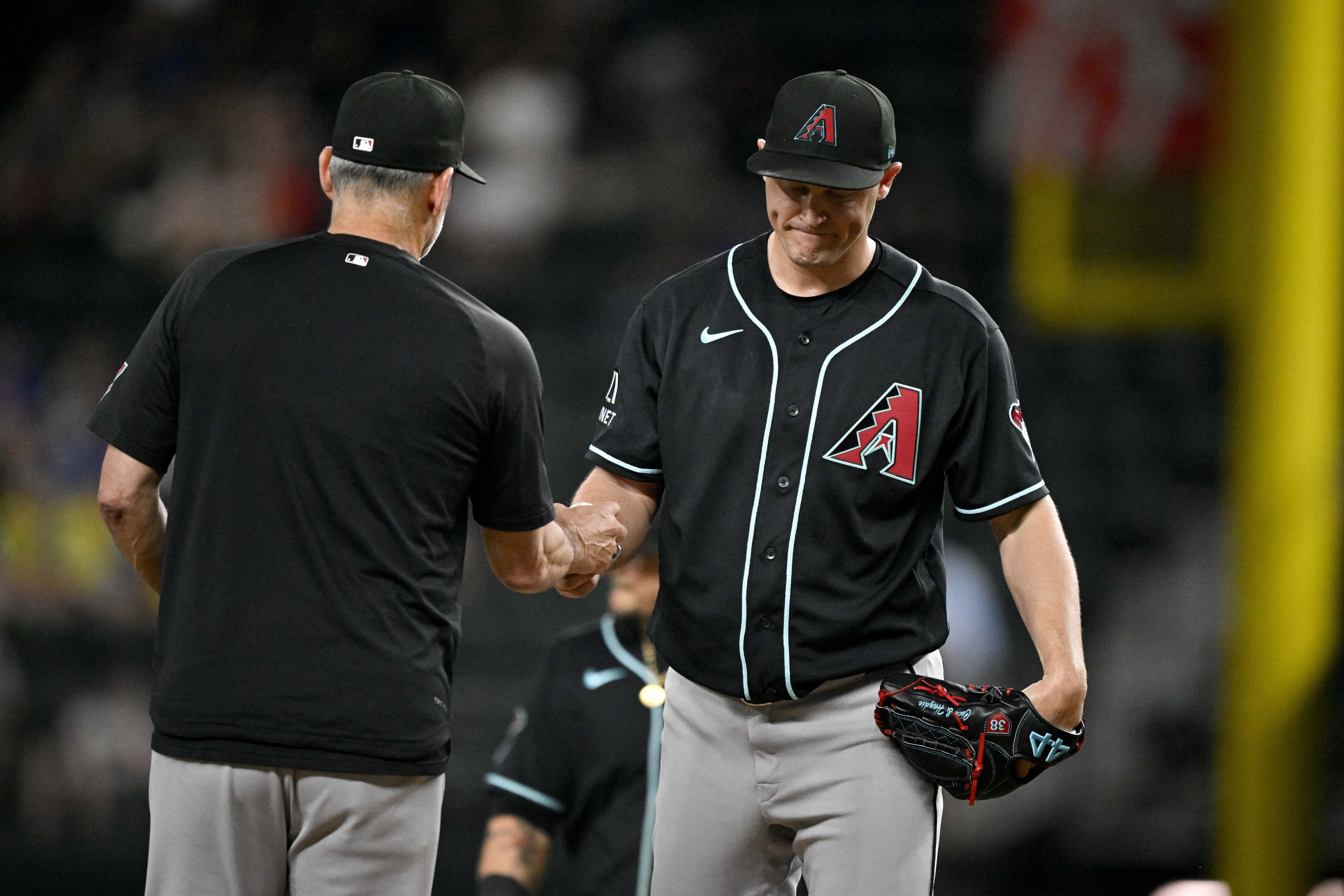 SnakeBytes 5/14: Burger hitting on SpongeBob Night