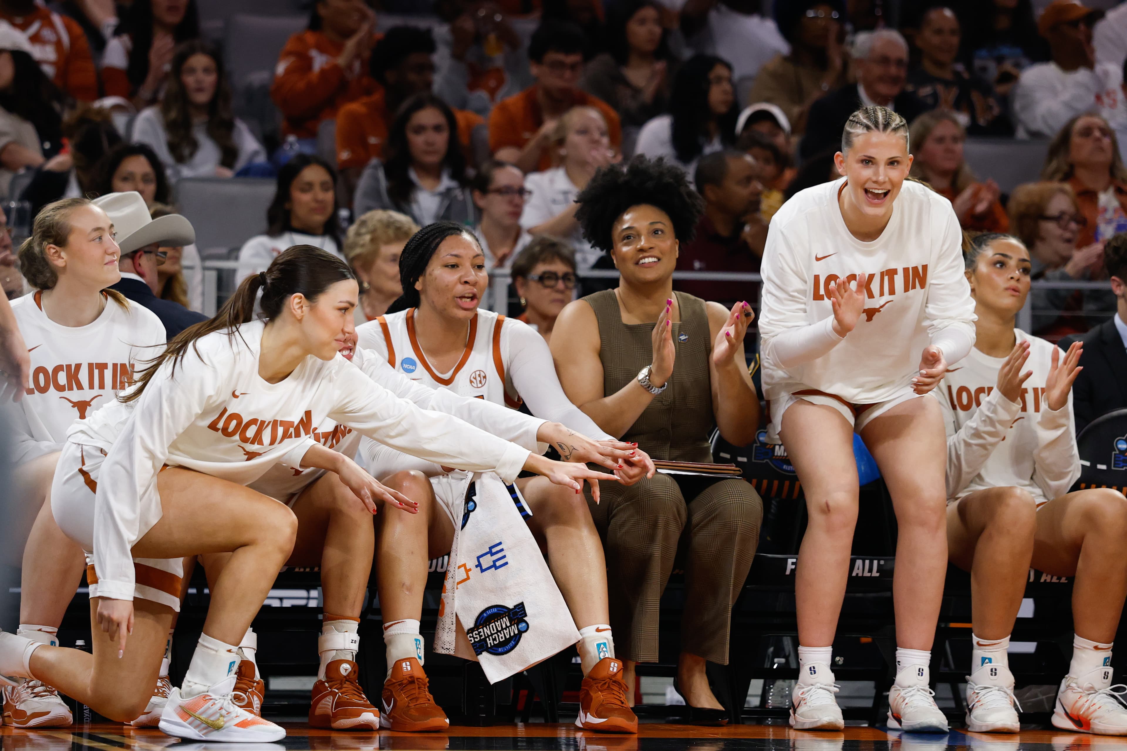 No. 1 seed Texas punches Final Four ticket by racing away from No. 2 seed Michigan, 77-41