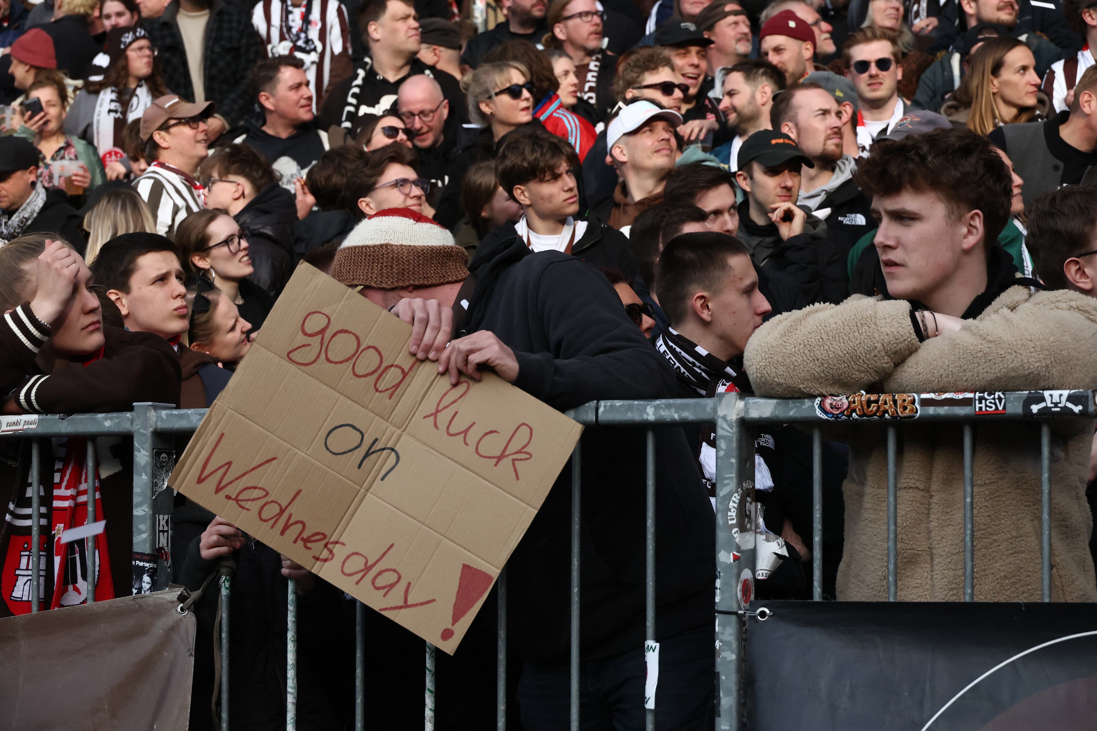 Cardboard Classic: St. Pauli fan wishes Bayern Munich good luck vs. Real Madrid