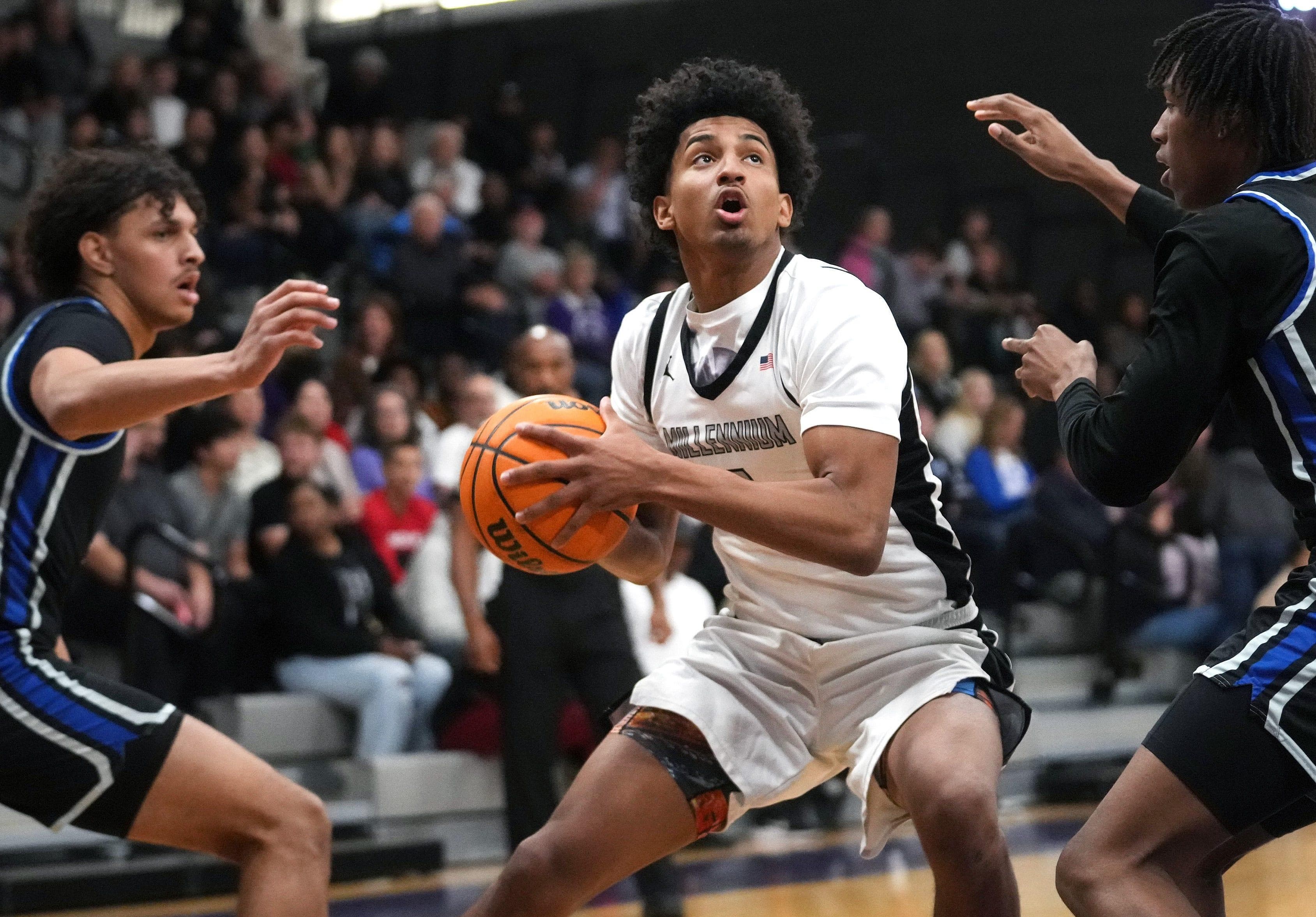 Arizona offers 2027 big man Kamsi Awaka; in-state guard Adan Diggs reclassifies to 2027