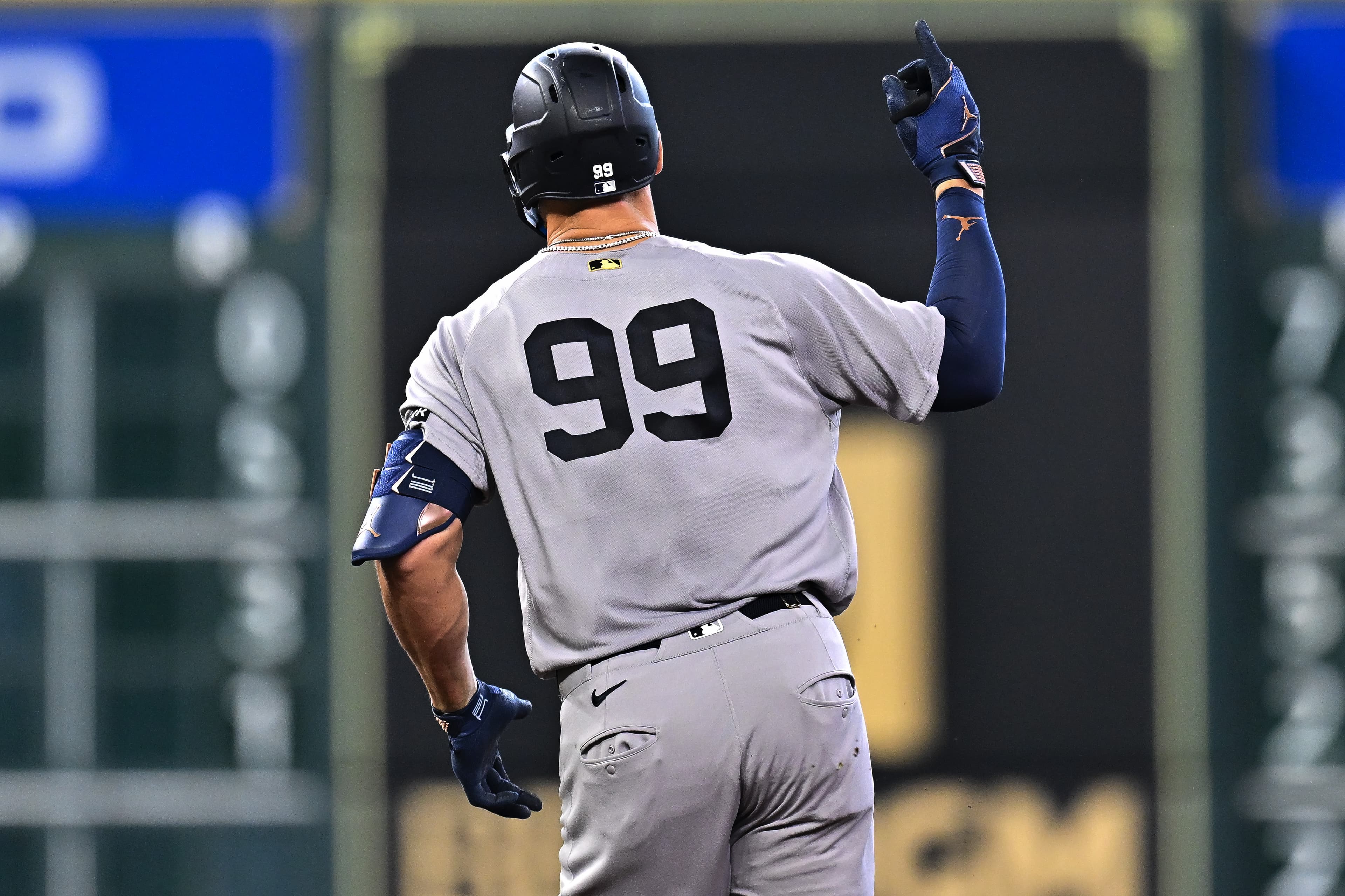 Yankees hang on to beat Rangers after Judge, Rice home runs