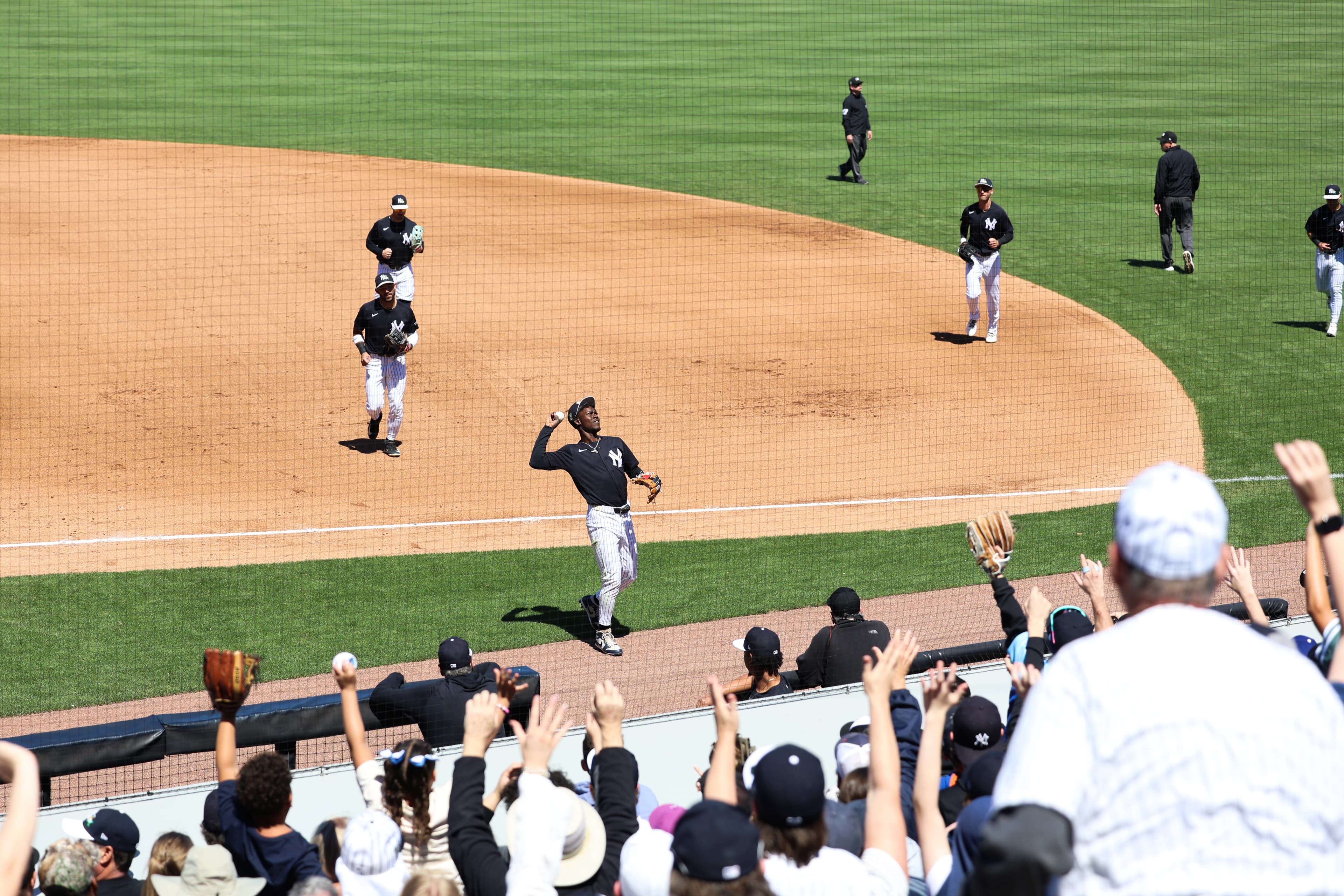 Yankees split games versus Orioles, Blue Jays