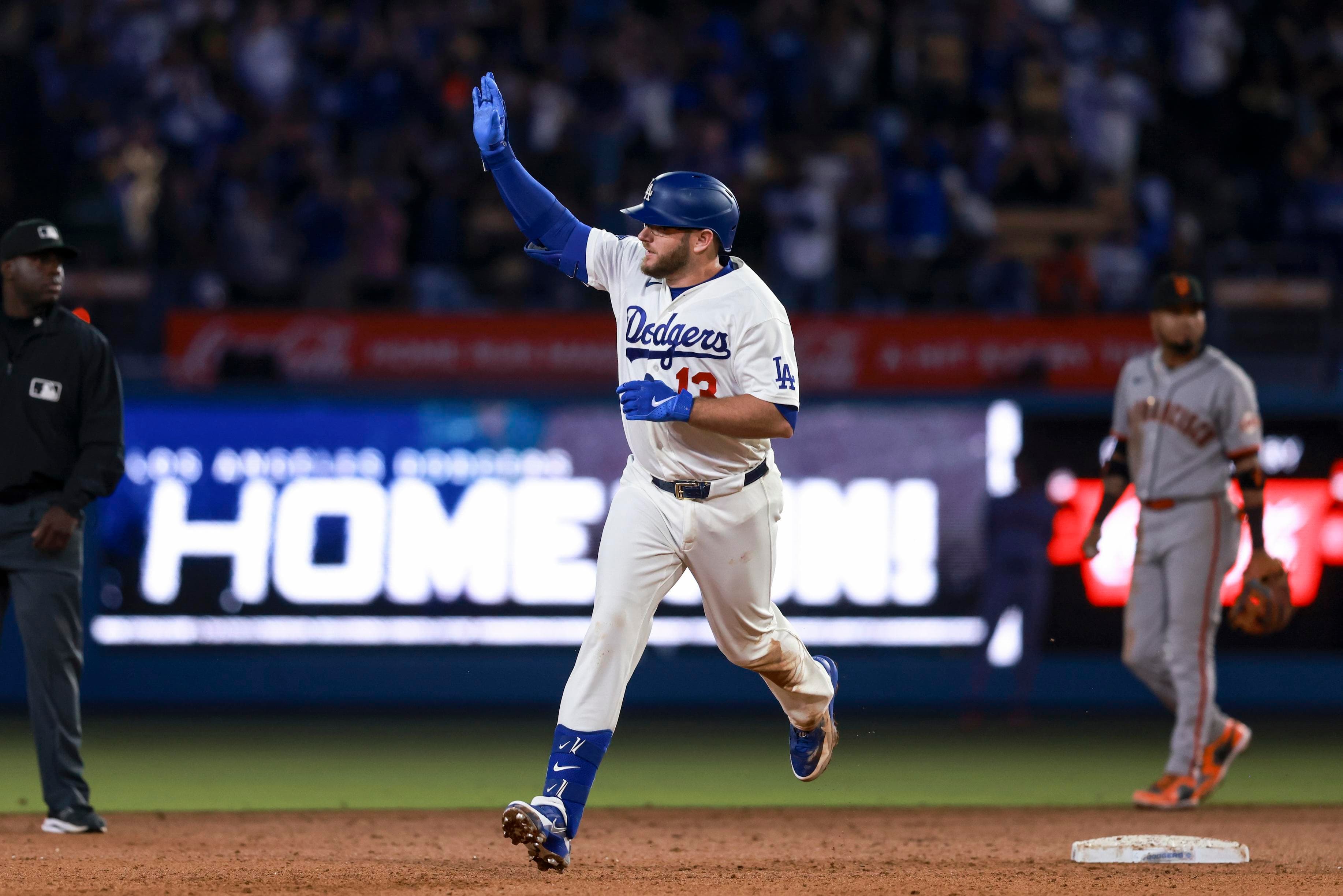 Max Muncy hit another home run against the Giants