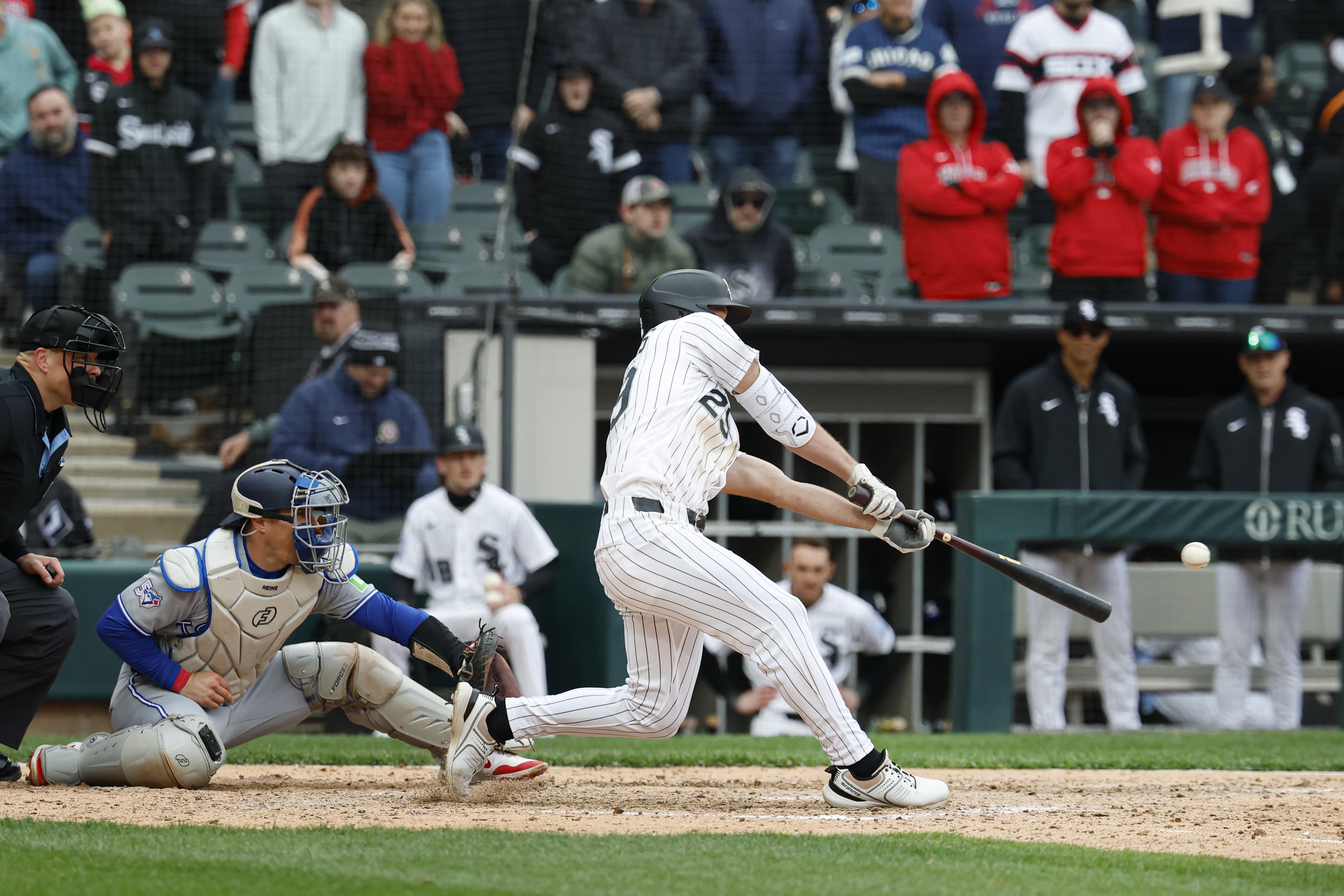 White Sox grind out win in extras, 5-4