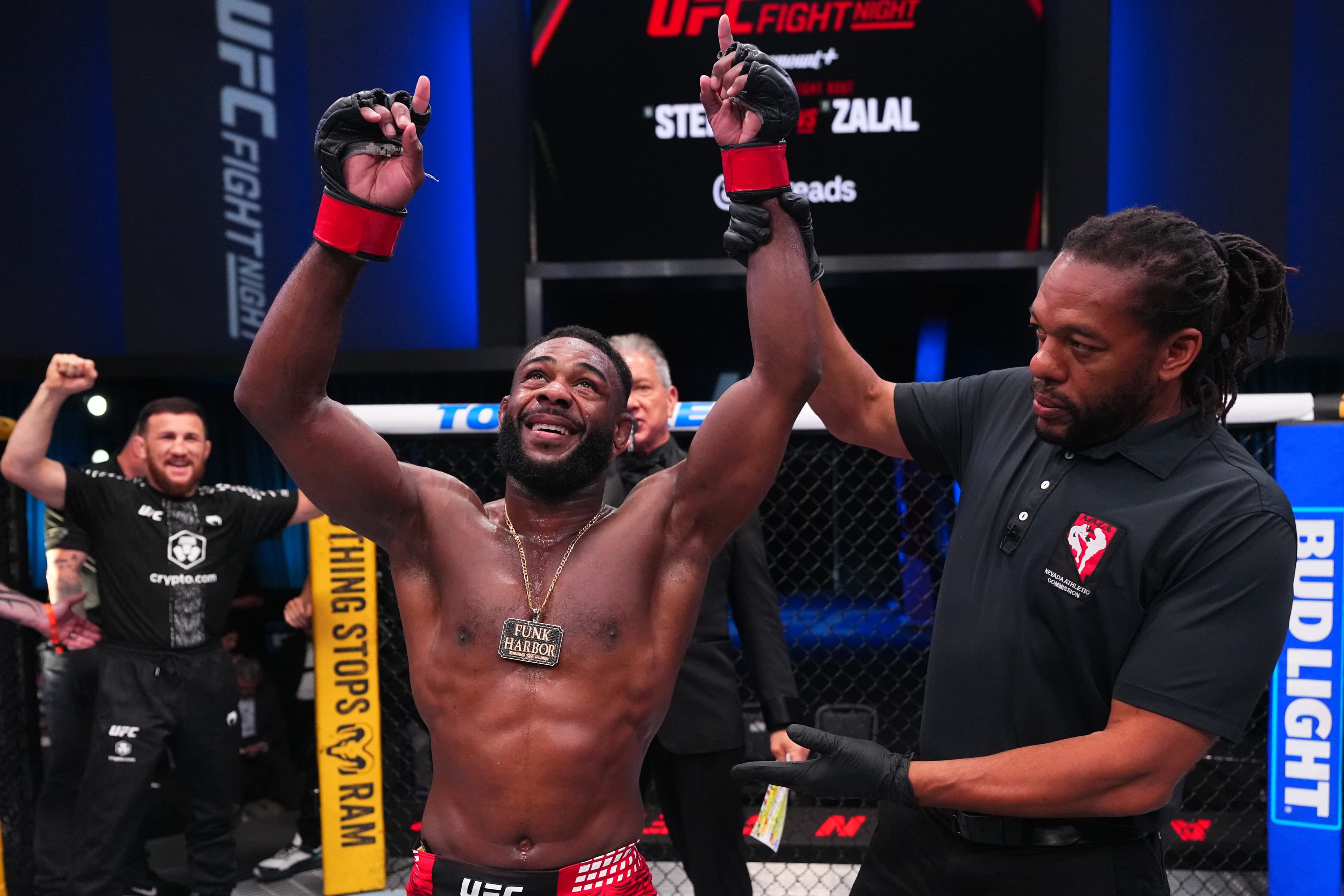 ‘Championship caliber’: Pros react to Aljamain Sterling’s lopsided UFC Vegas 116 main event win
