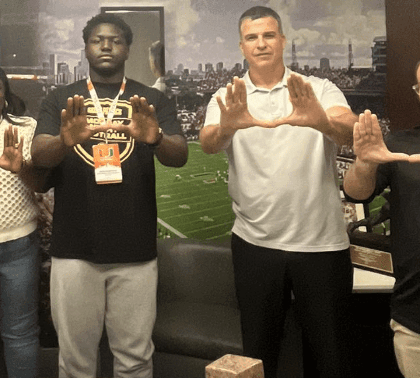 5-Star DL David Folorunsho commits to Notre Dame Football