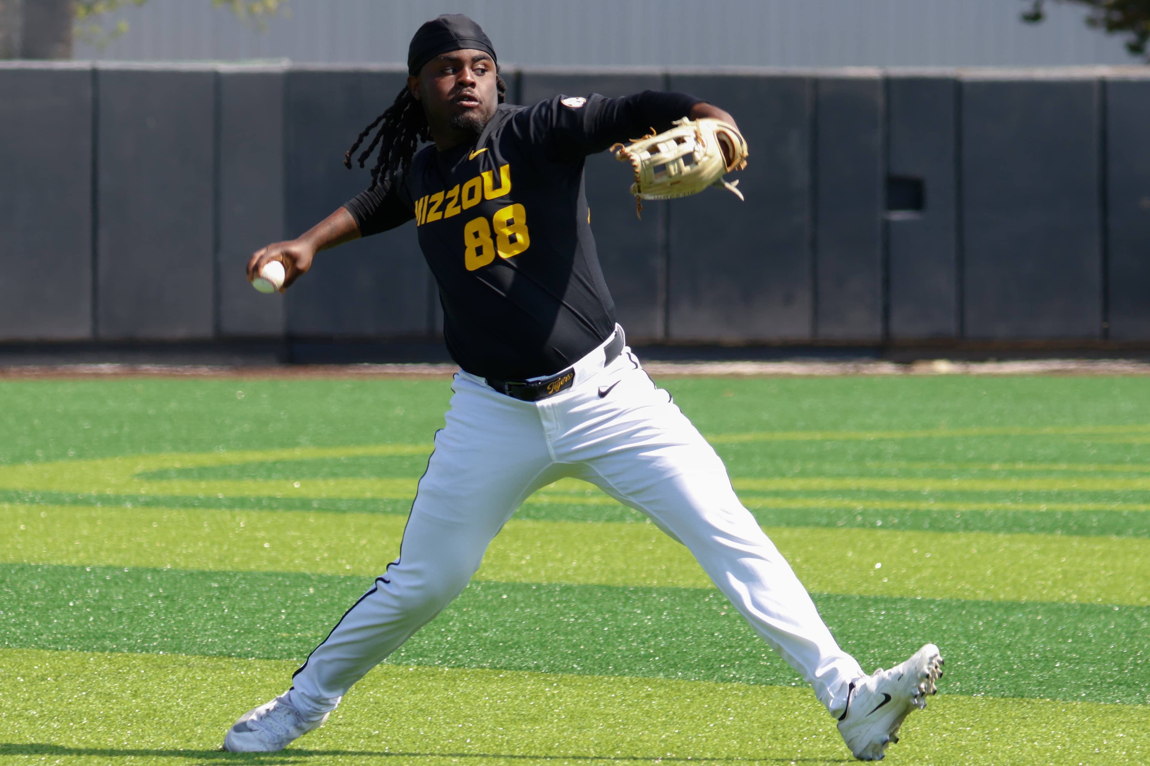 Aggies complete the dominant road sweep over Missouri behind early inning offense