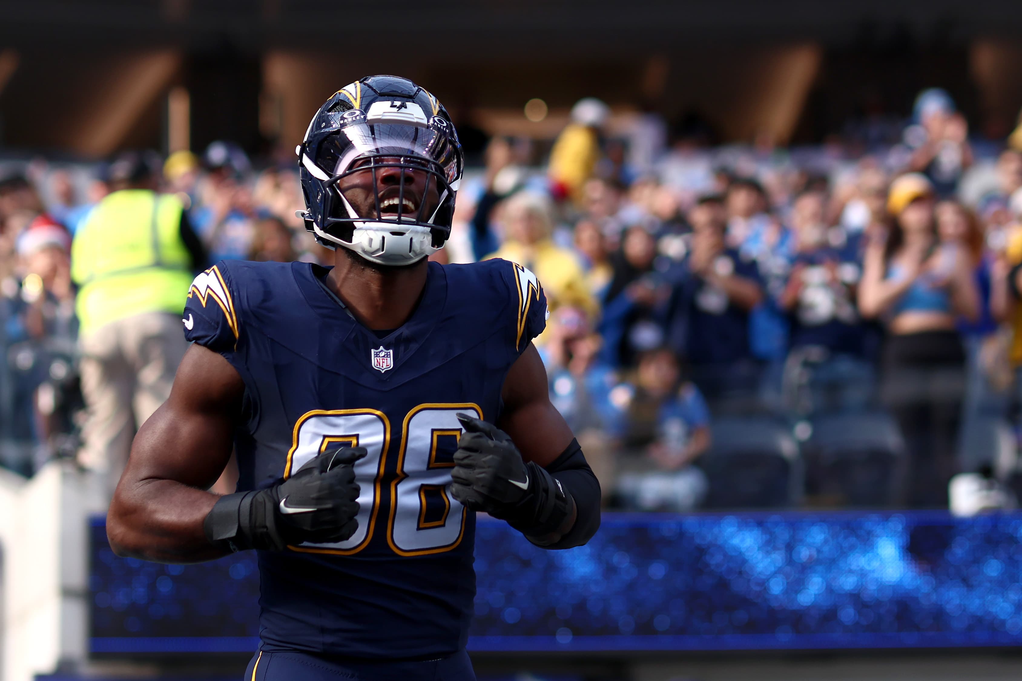 Film Session: Why the Commanders are betting big on Odafe Oweh