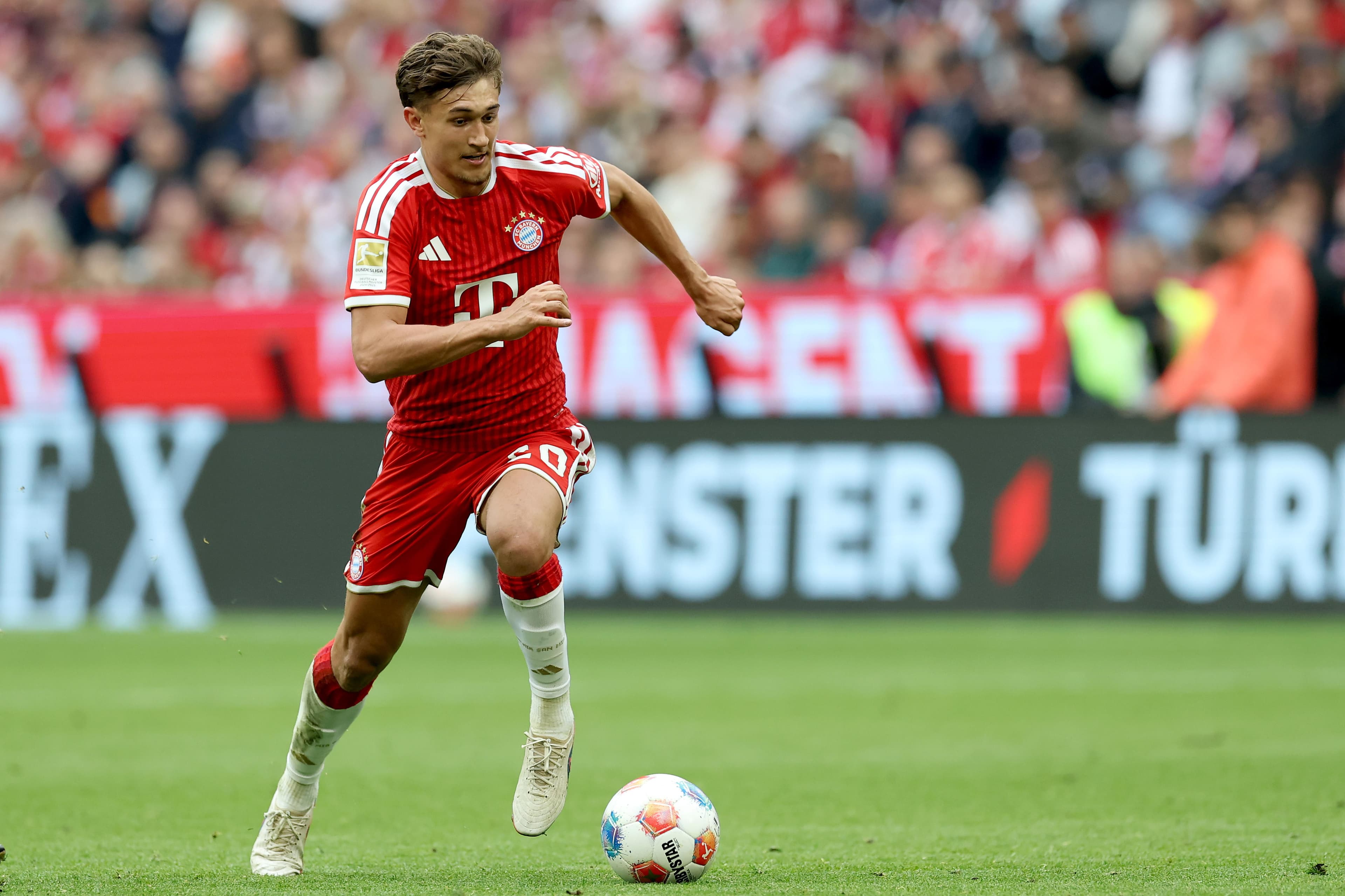 Bayern Munich’s Tom Bischof credits Vincent Kompany for full-back cameos
