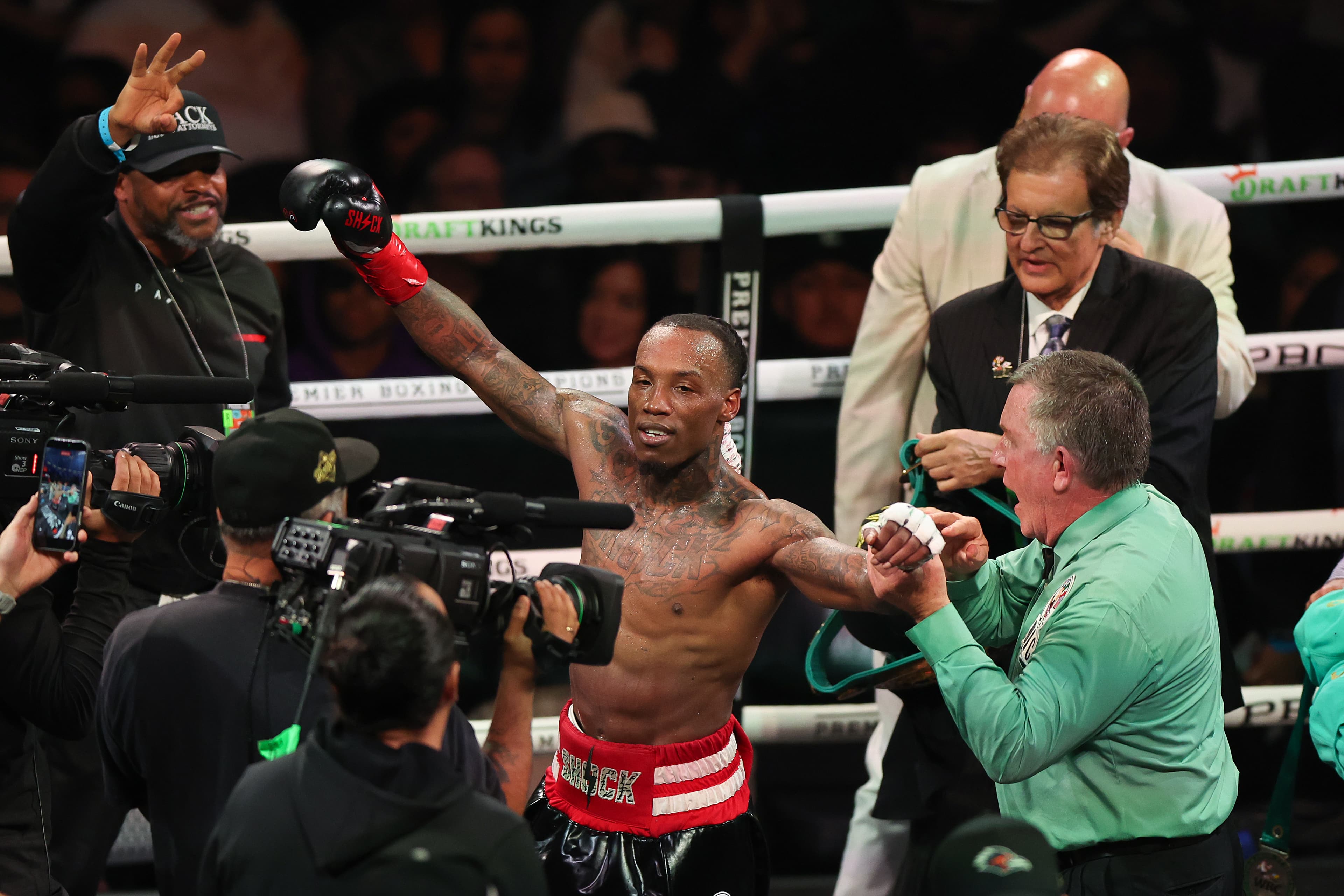 Power Moves Pay Off as Steezy Star O’Shaquie Foster Triumphs Over Pro-Pop Champion Raymond Ford in an Explosive, Heart-Pumping Knockout!