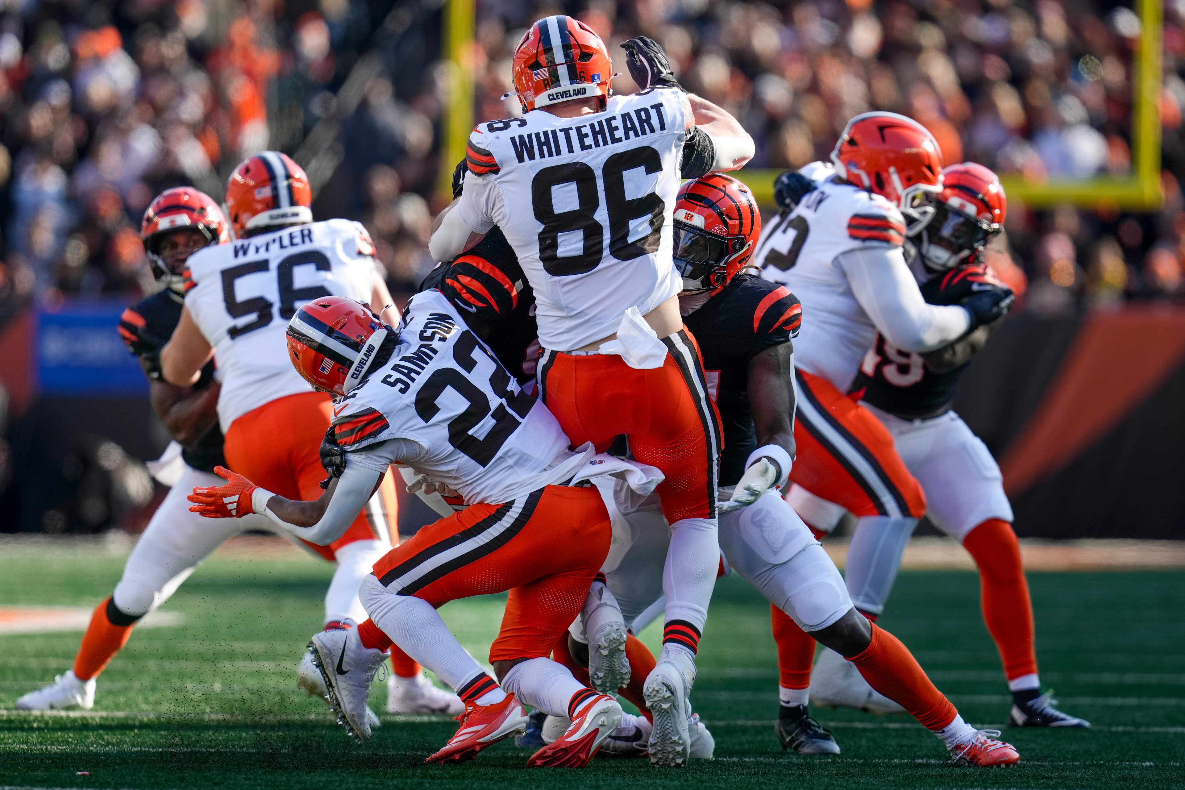 Daily Dawg Chow 3/24; BREAKING – Browns bring back TE Blake Whiteheart