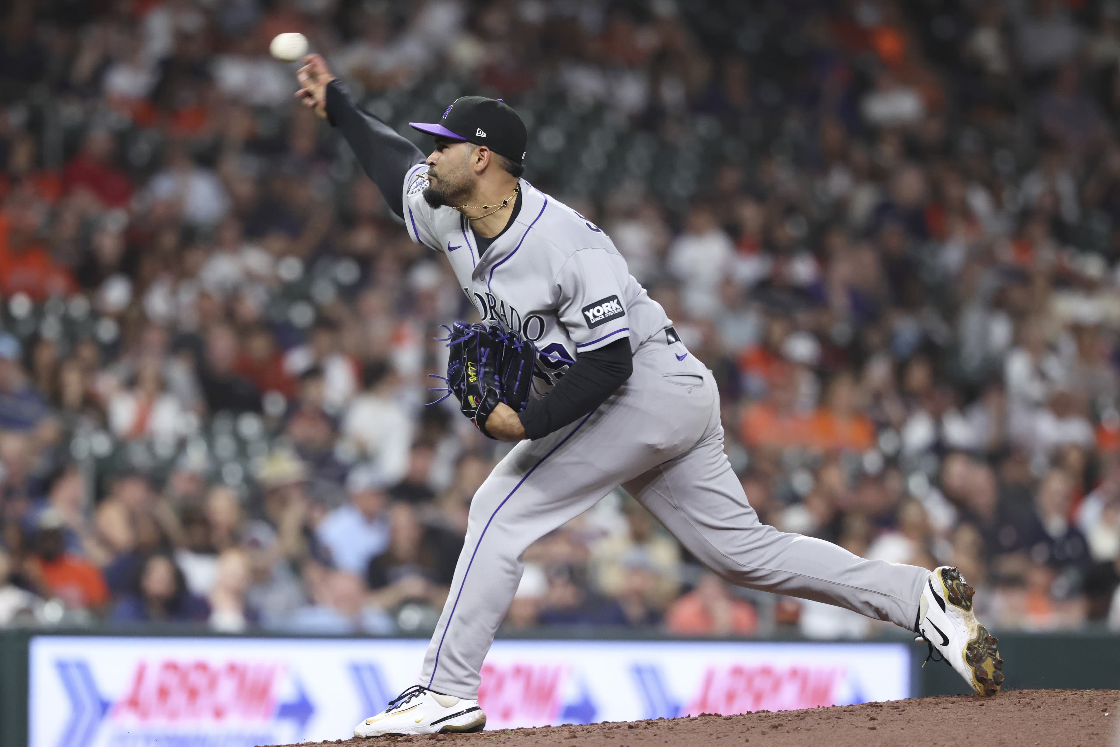 Astros 7, Rockies 6: Living on the edge (of Houston)