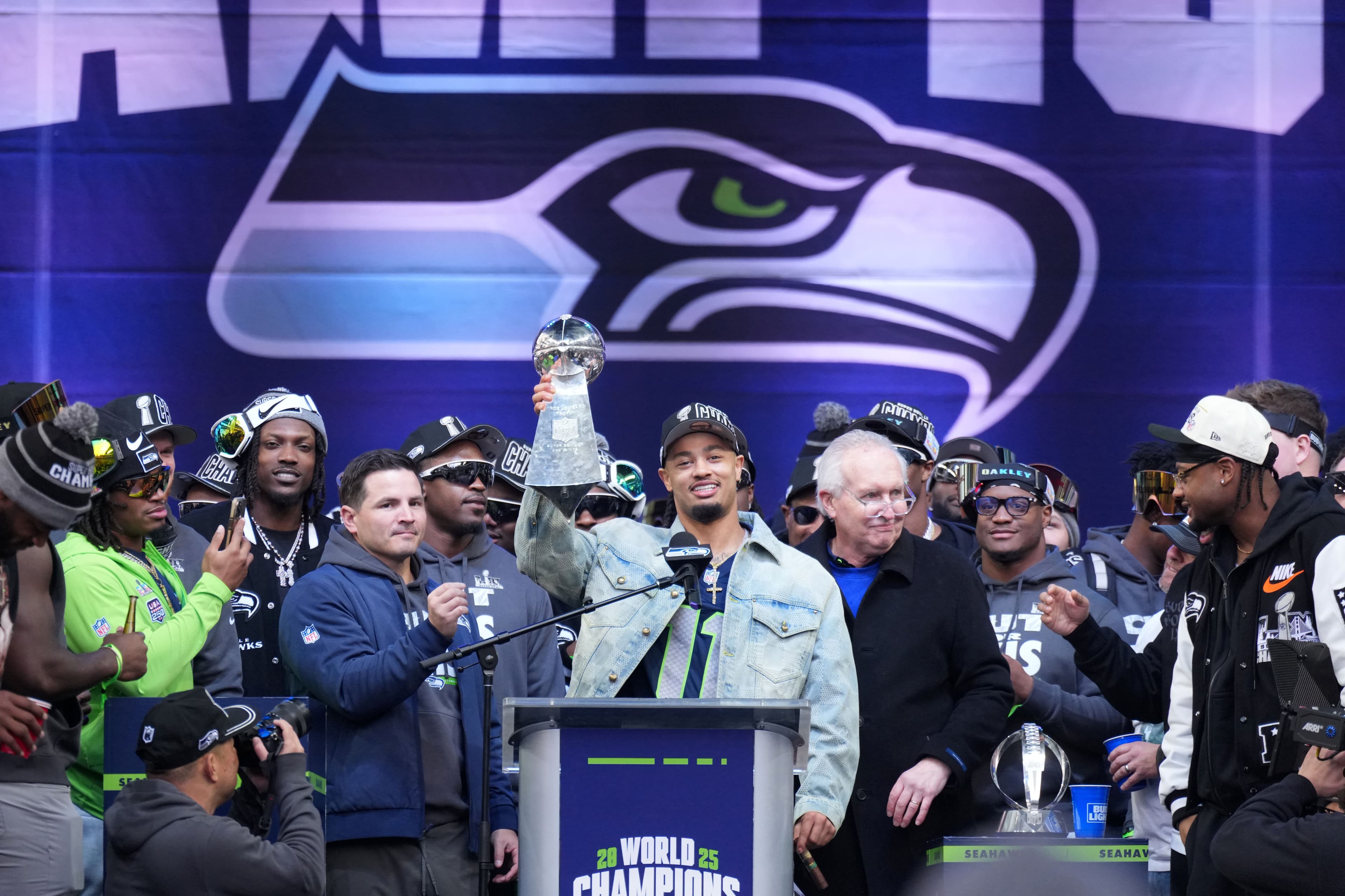 Jaxon Smith-Njigba signs record-breaking extension with Seahawks