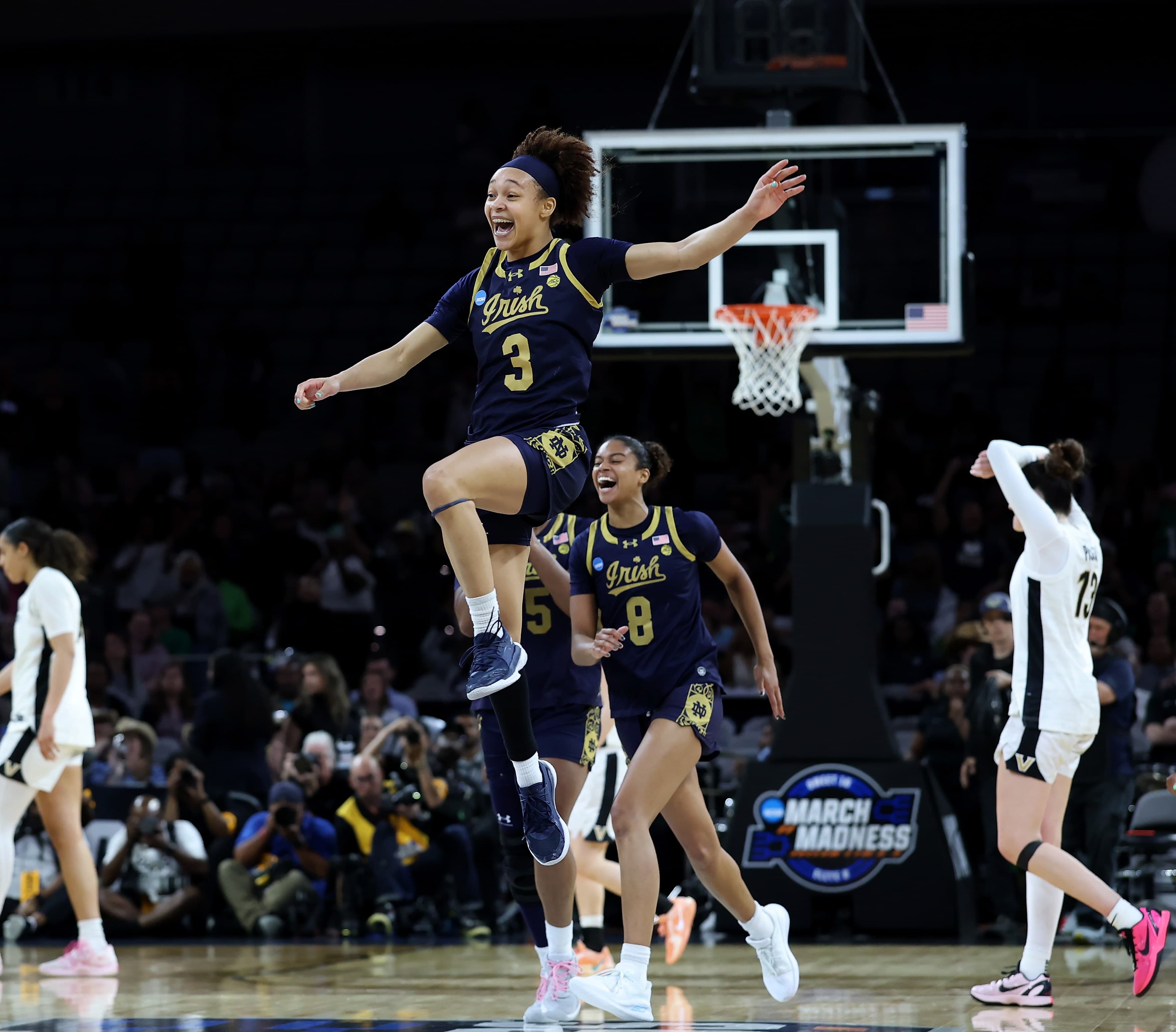 A Hannah Hidalgo triple-double masterpiece and Ashlon Jackson’s game-winning 3 highlight a pair of perfect Sweet 16 games