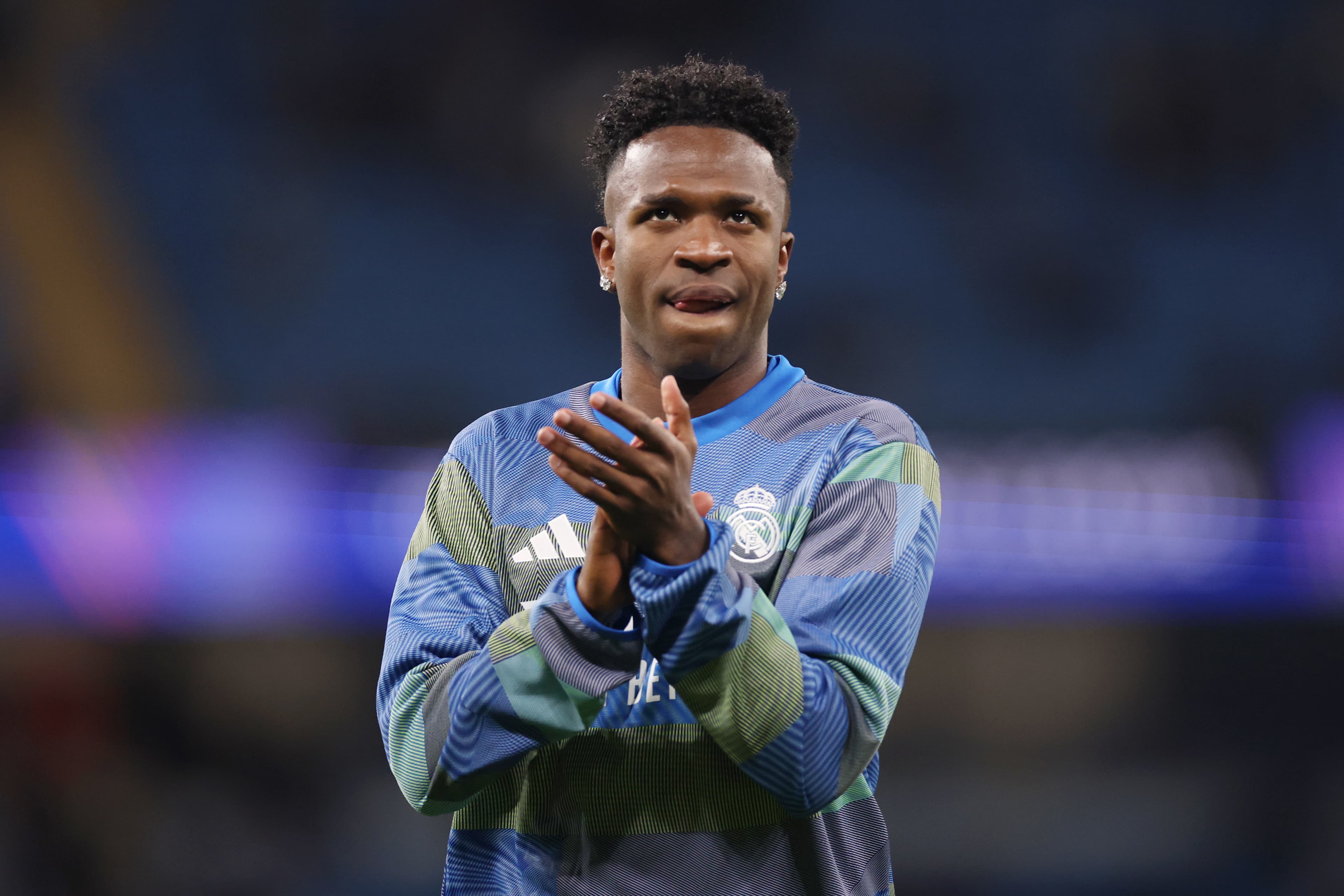 New Headline: "Bayern Munich Dominates UEFA Champions League, Stuns Opponents with Perfect Final Strategy