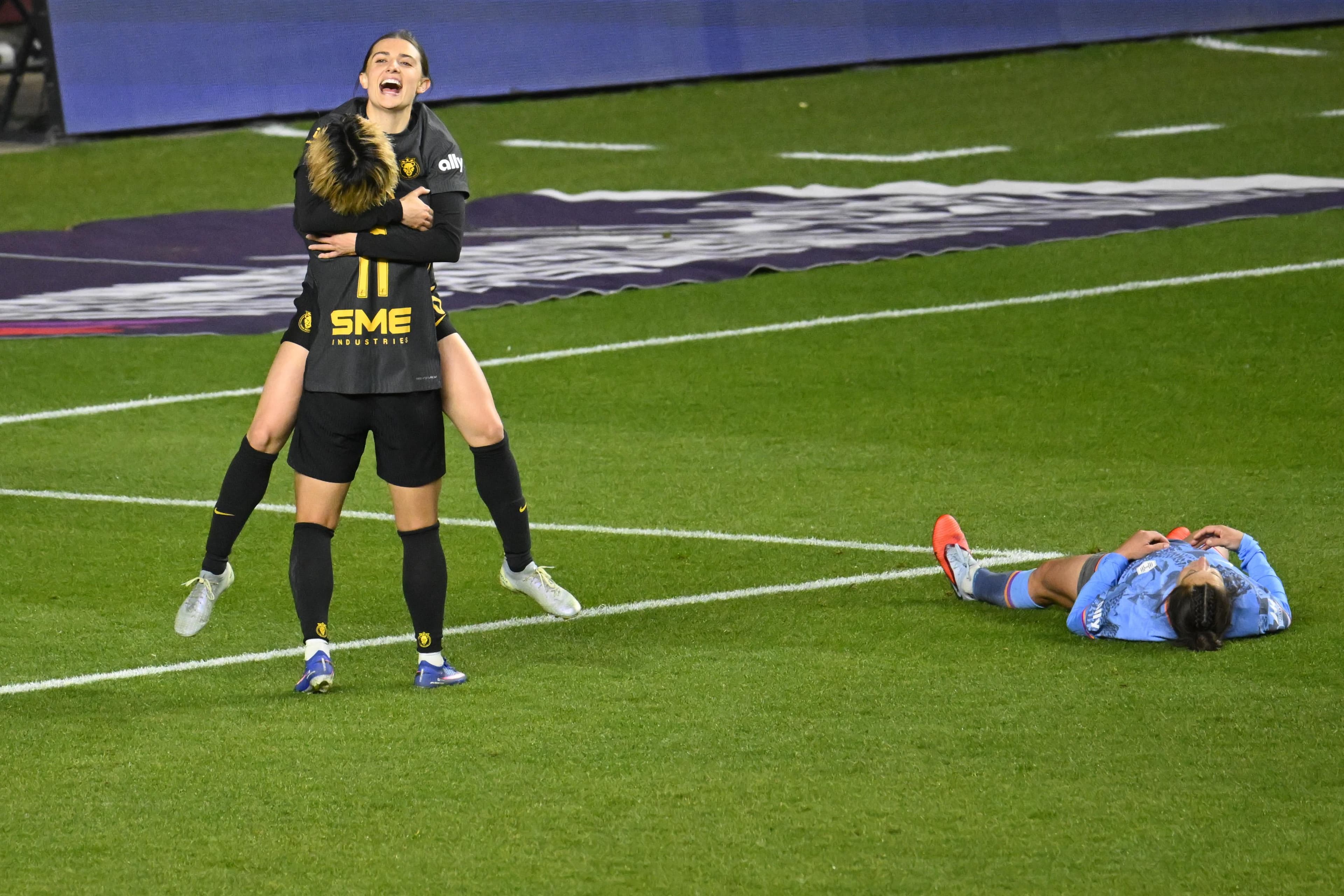 Must-See Moment: Utah Royals midfielder Courtney Brown scores for her hometown club