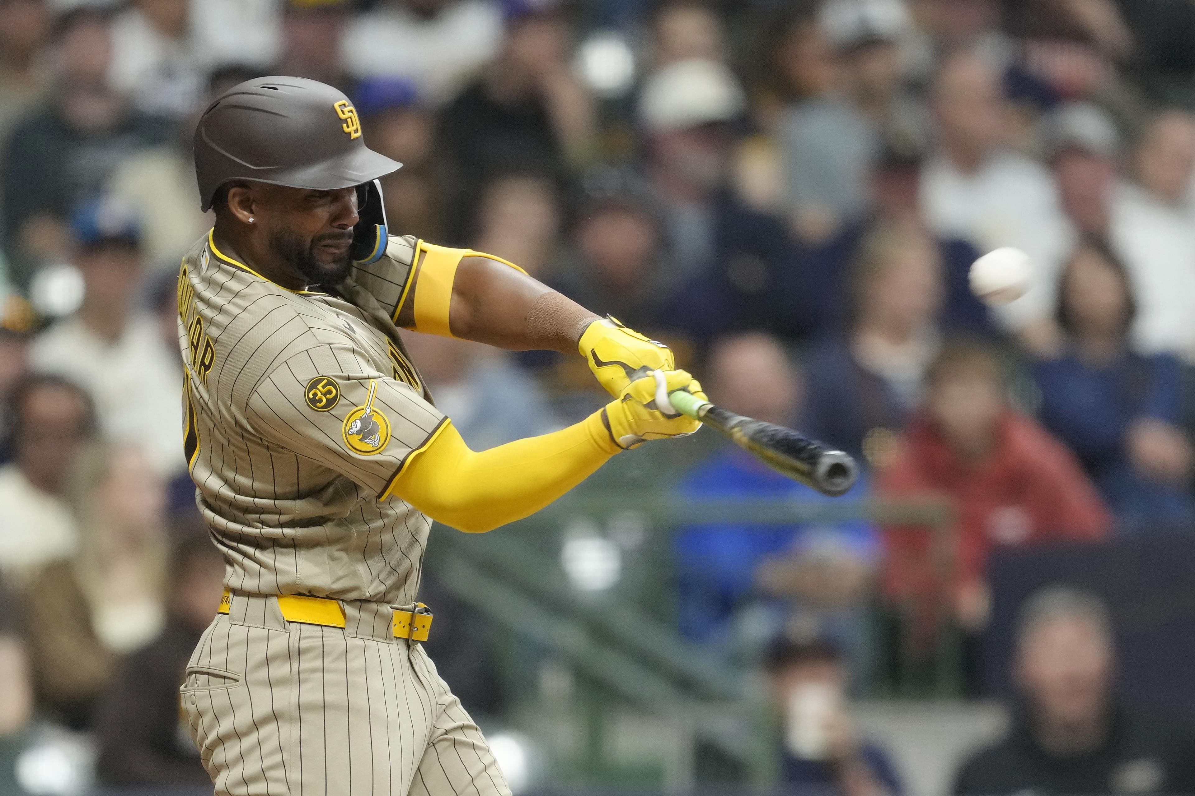 Padres bats make noise, but not enough to make up for Waldron’s blunder