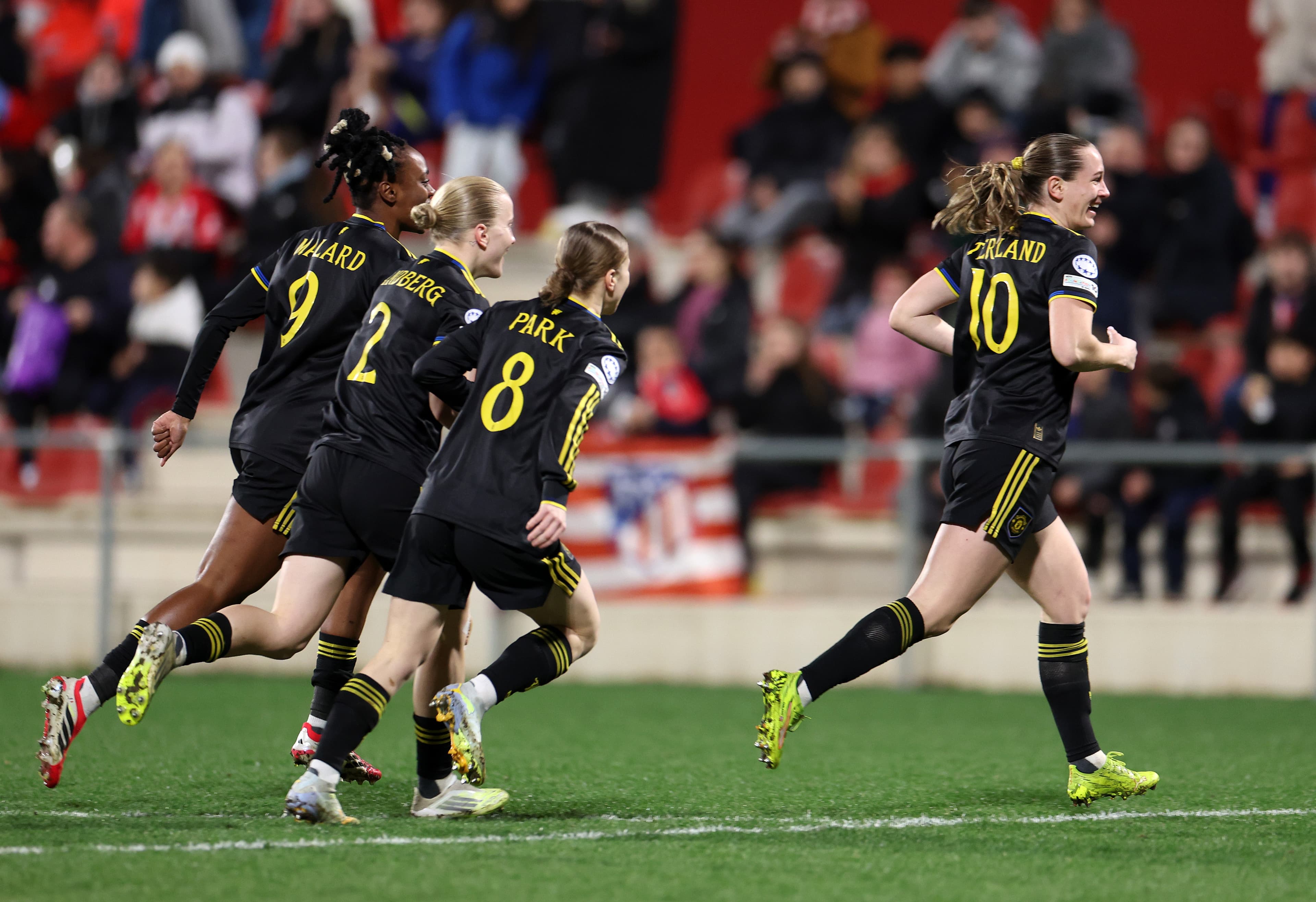 New Headline: Chelsea Dominates Manchester United 3-1 in Champions League Semi-Final!