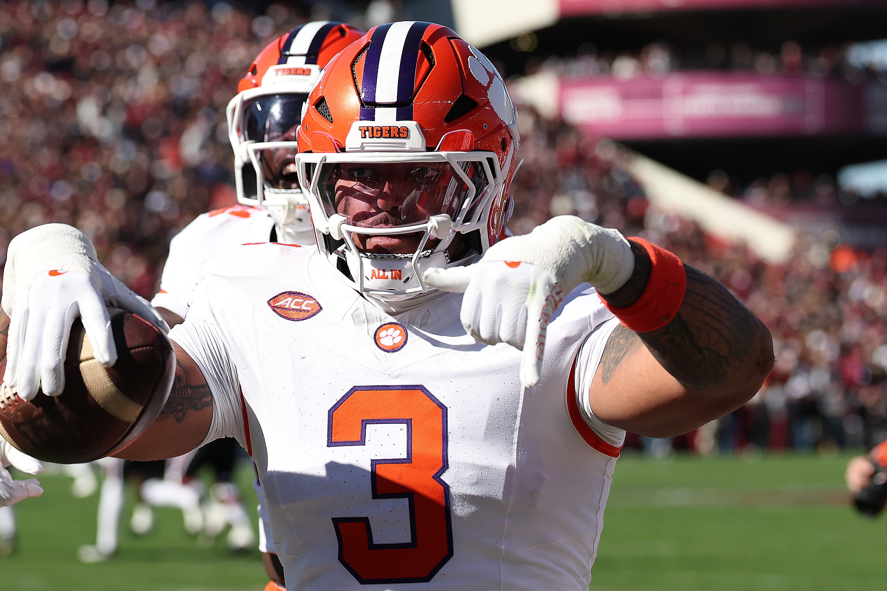 Buffalo Bills draft thudding worker in Clemson EDGE T.J. Parker