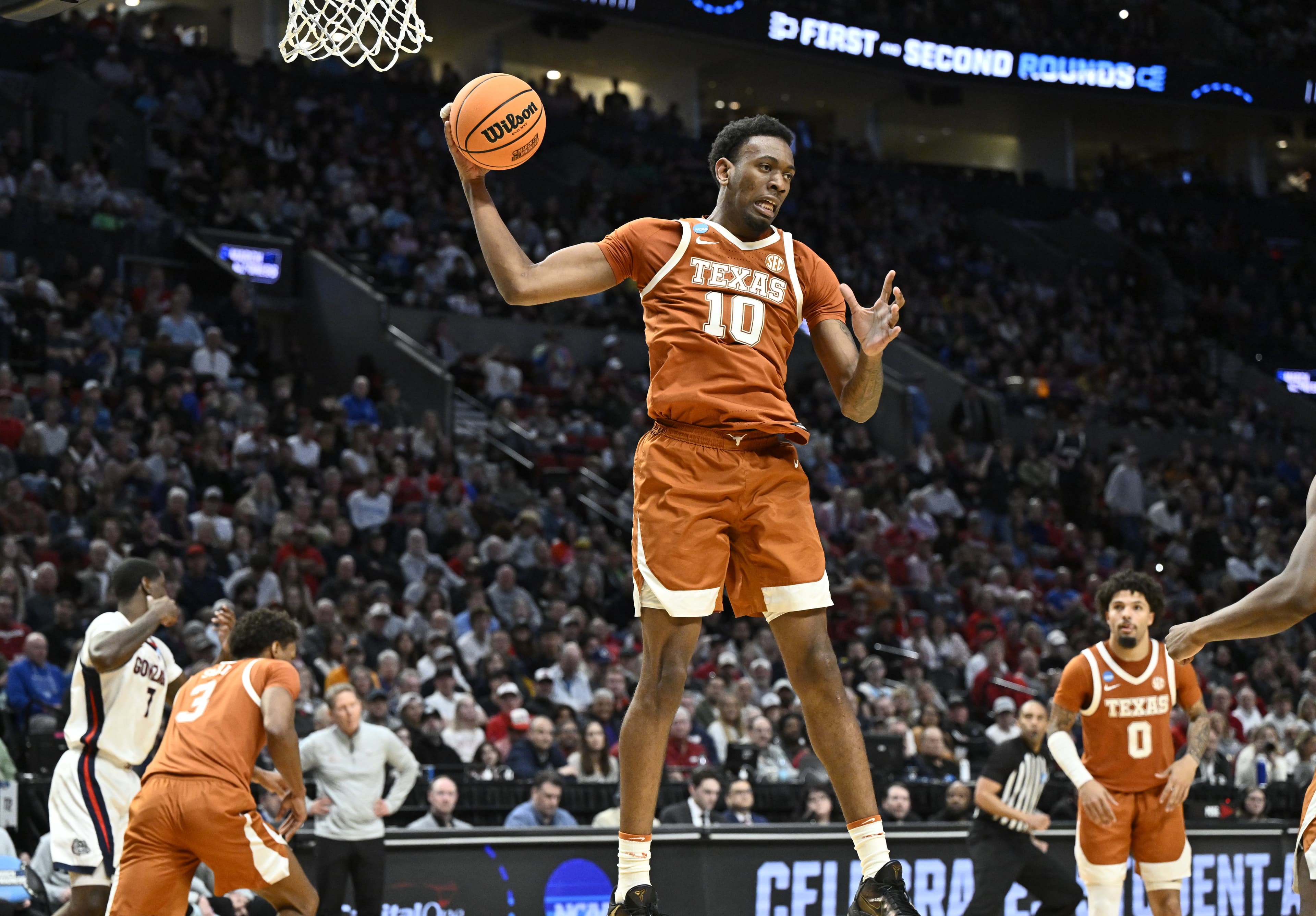 Texas F Nic Codie enters the NCAA transfer portal