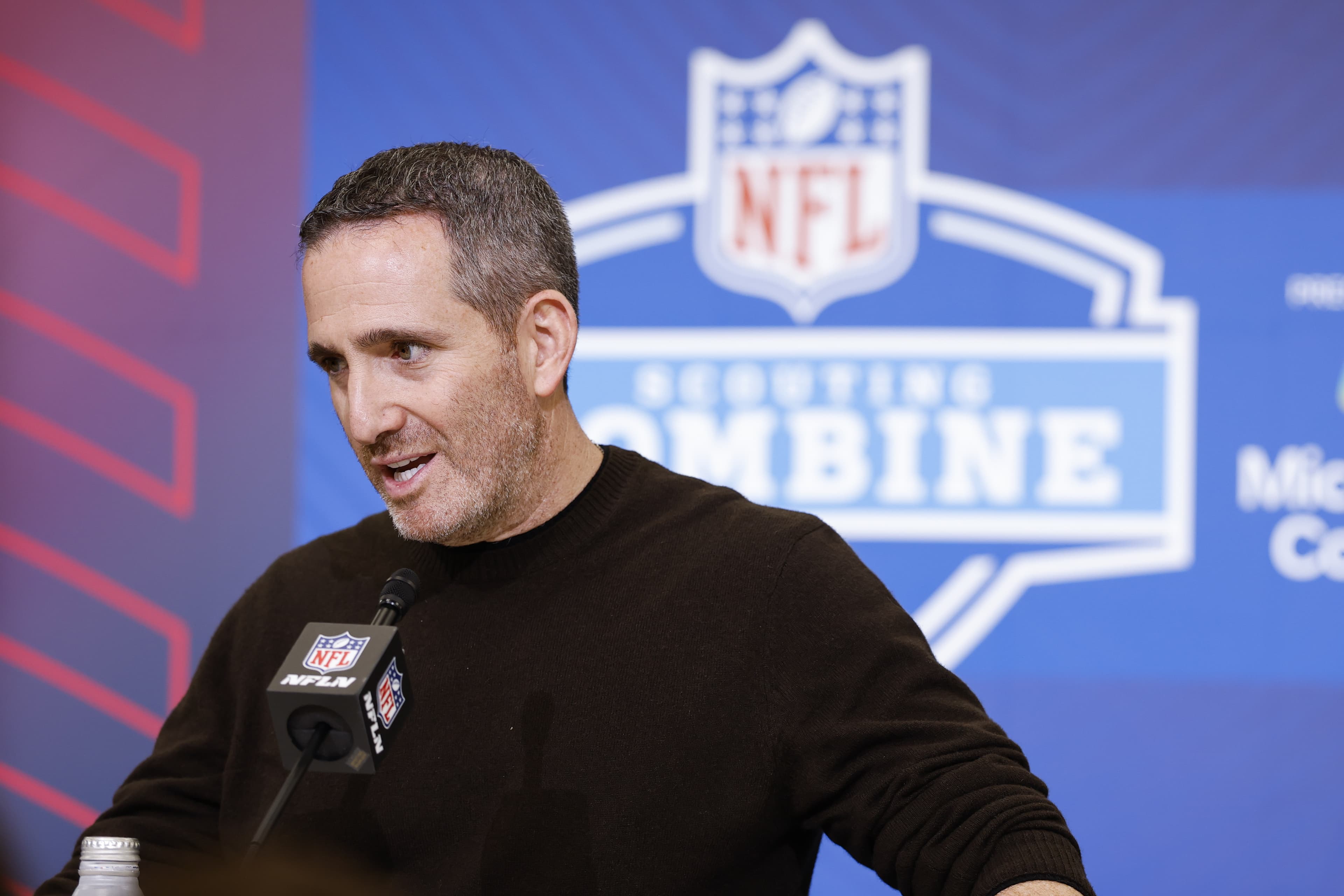 Eagles Mailbag: Would they draft a quarterback on Day 2?