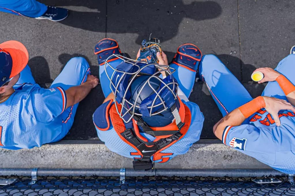 Illinois takes two of three games from Rutgers