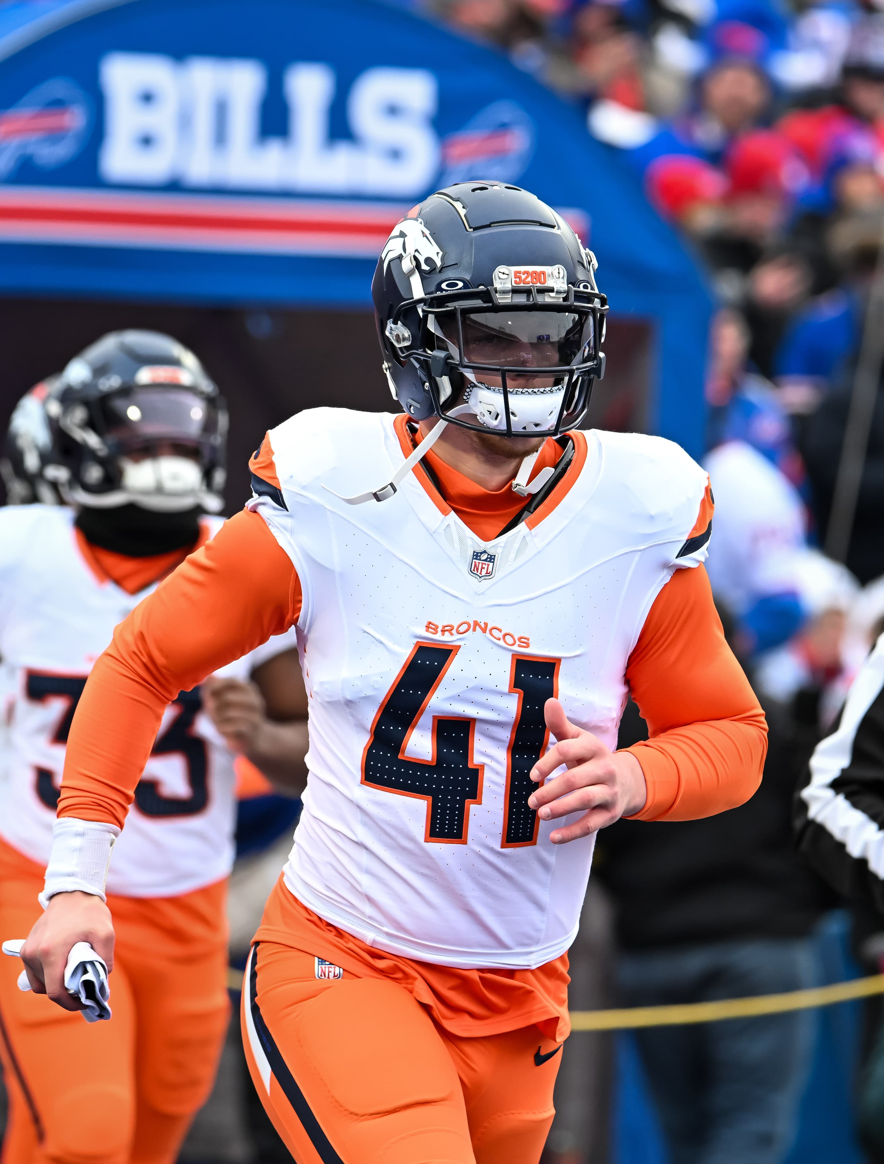 Drew Sanders is changing positions again and going from LB to edge rusher