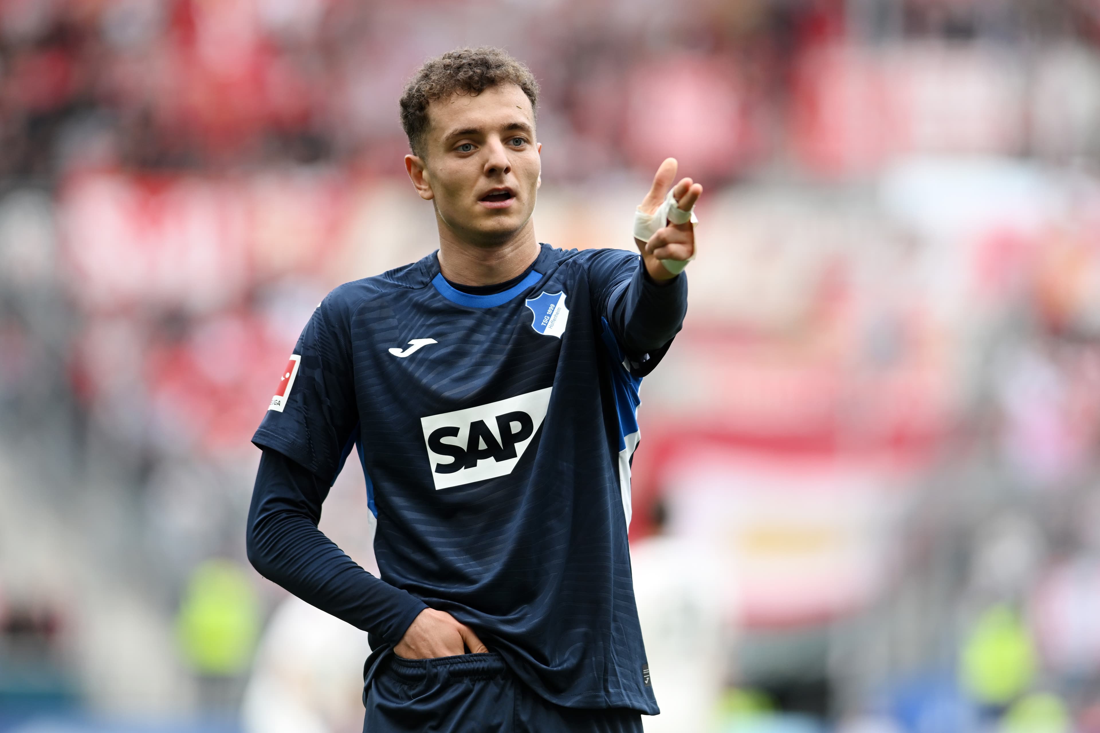 ‘We’ll see what happens’ – Fisnik Asllani responds to Barcelona transfer talk