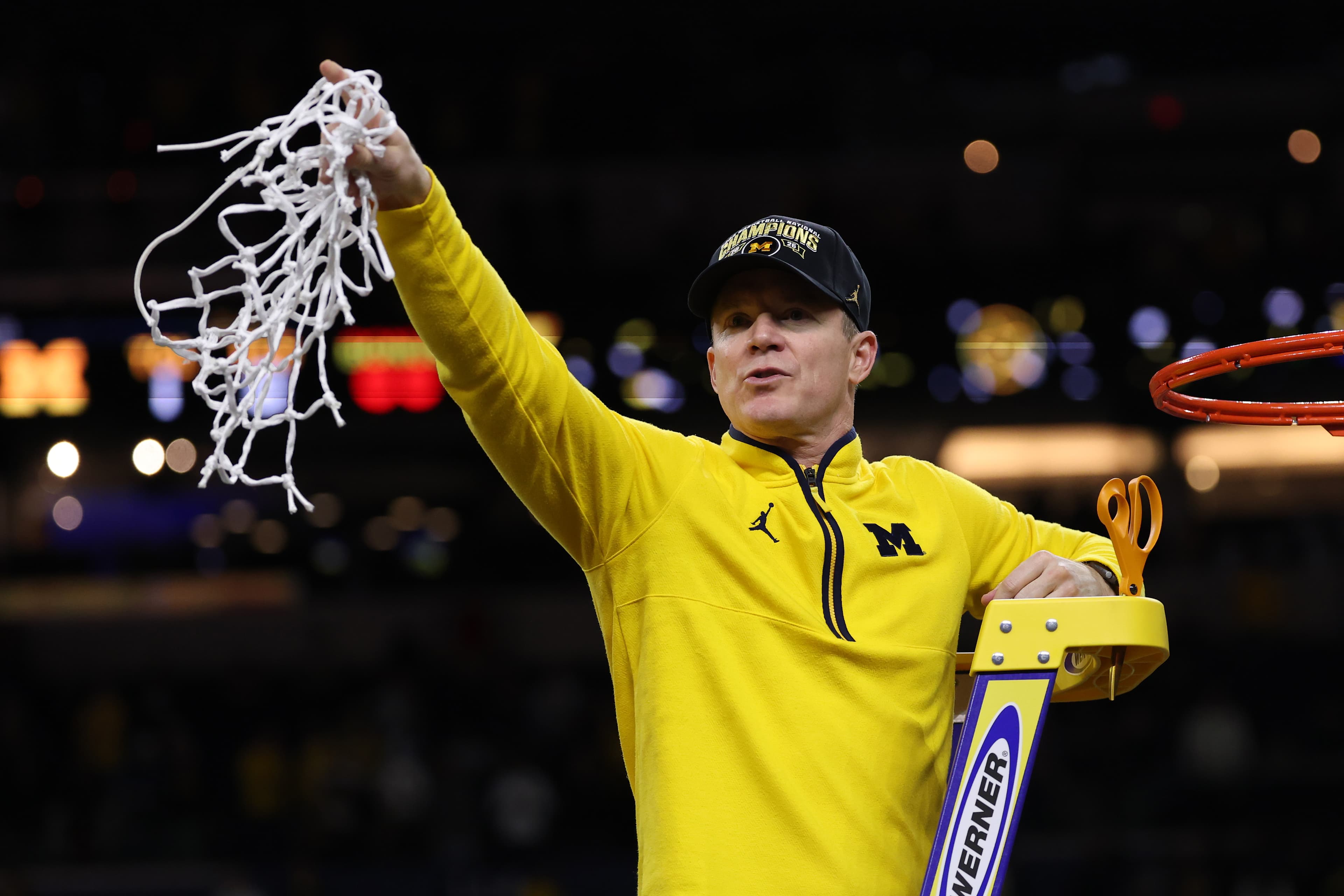 Head coach Dusty May agrees to new contract with Michigan Basketball