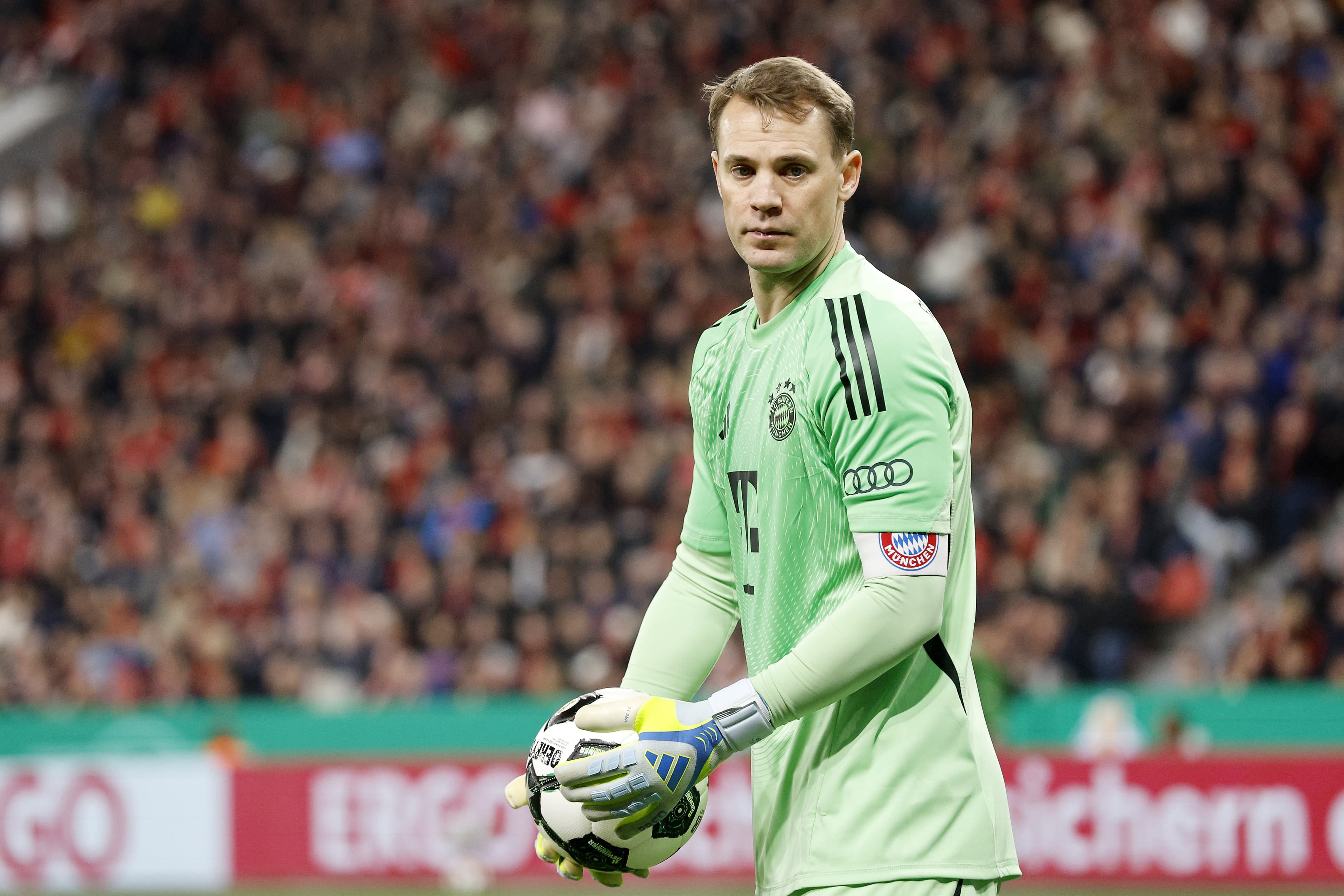 What Manuel Neuer’s rumored decision to extend might mean for Bayern Munich’s goalkeeper group