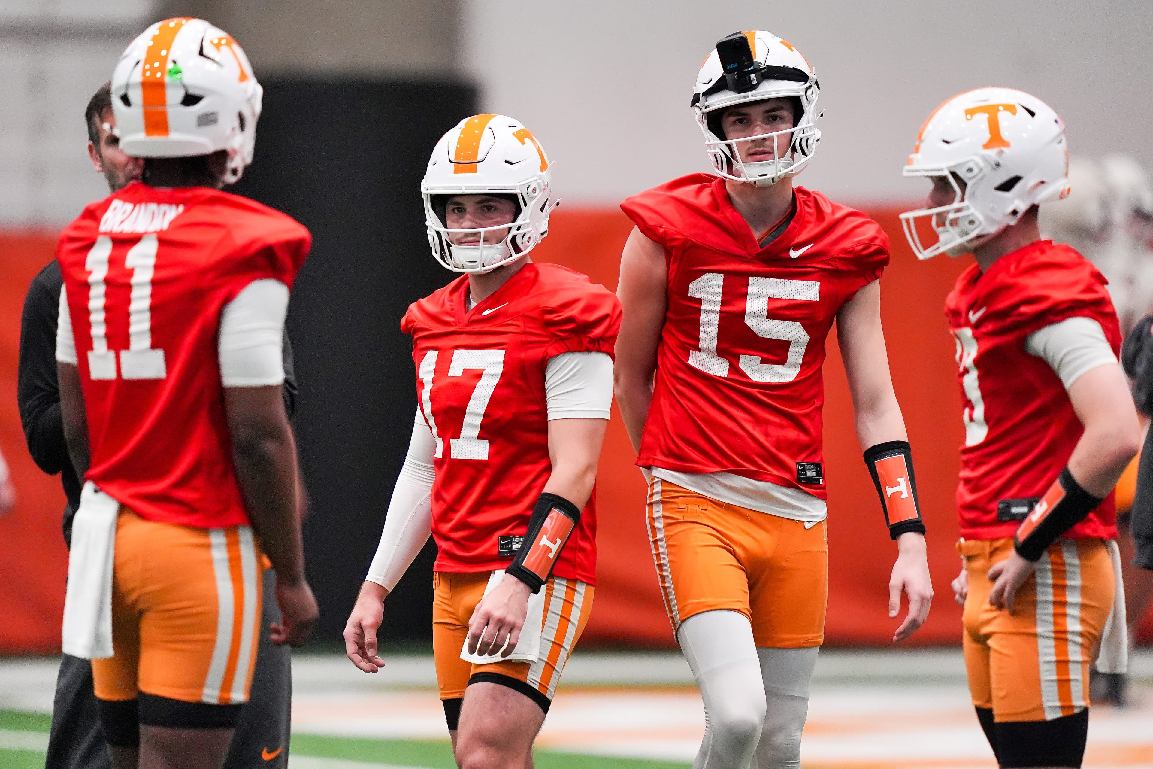 重磅解析！Josh Heupel揭秘特兰斯特四分卫争夺战的内幕