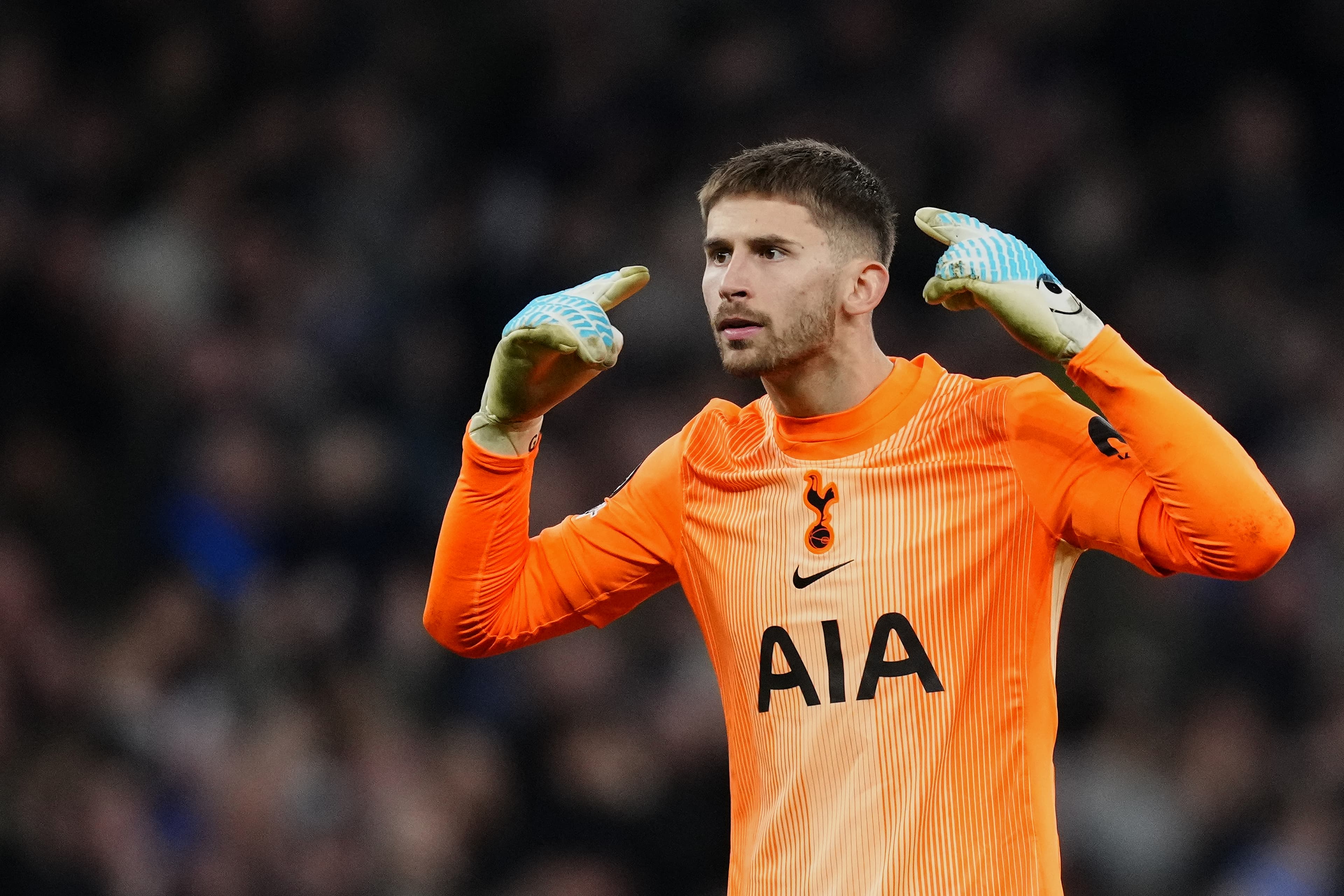 Inter sporting director reportedly in London to open talks for Guglielmo Vicario