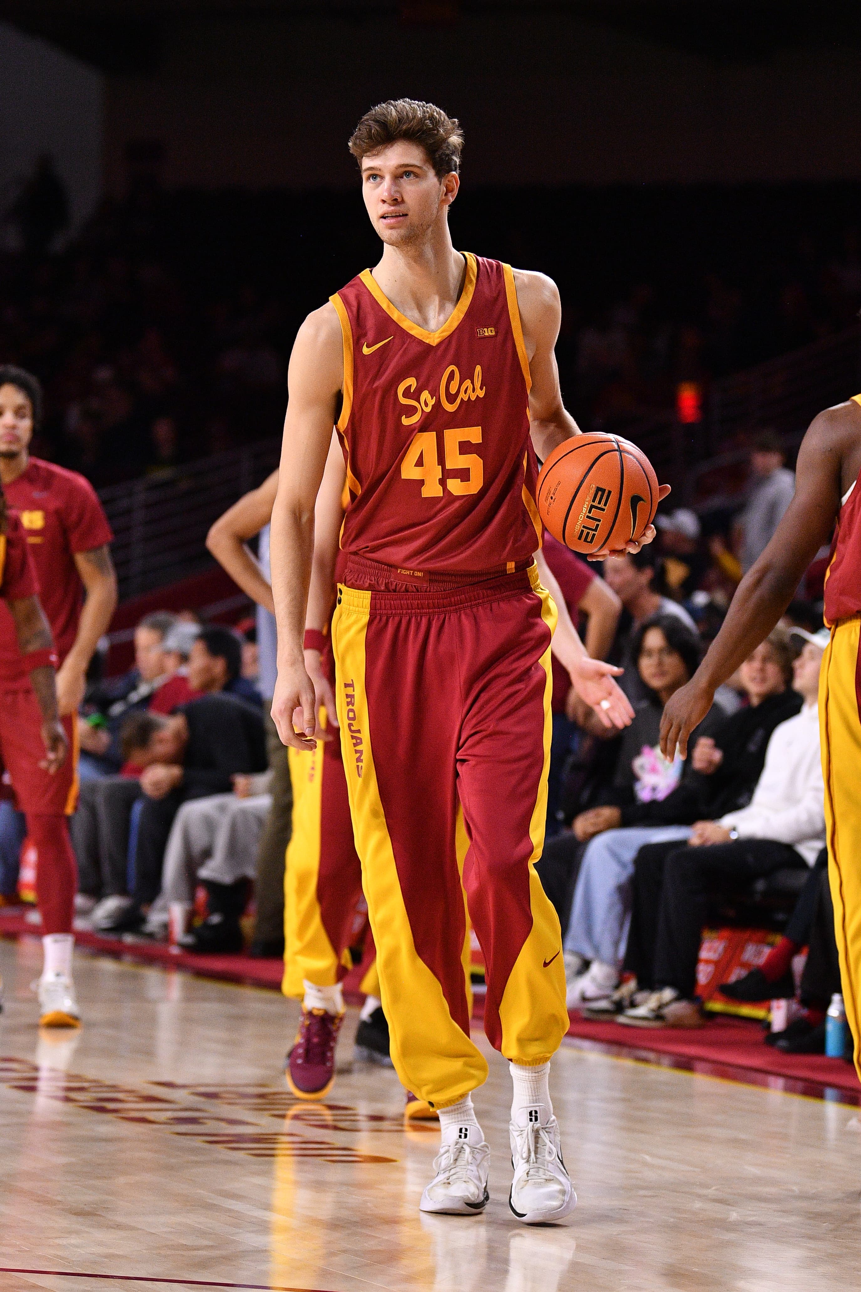 Louisville adds 7’5 USC transfer Gabe Dynes