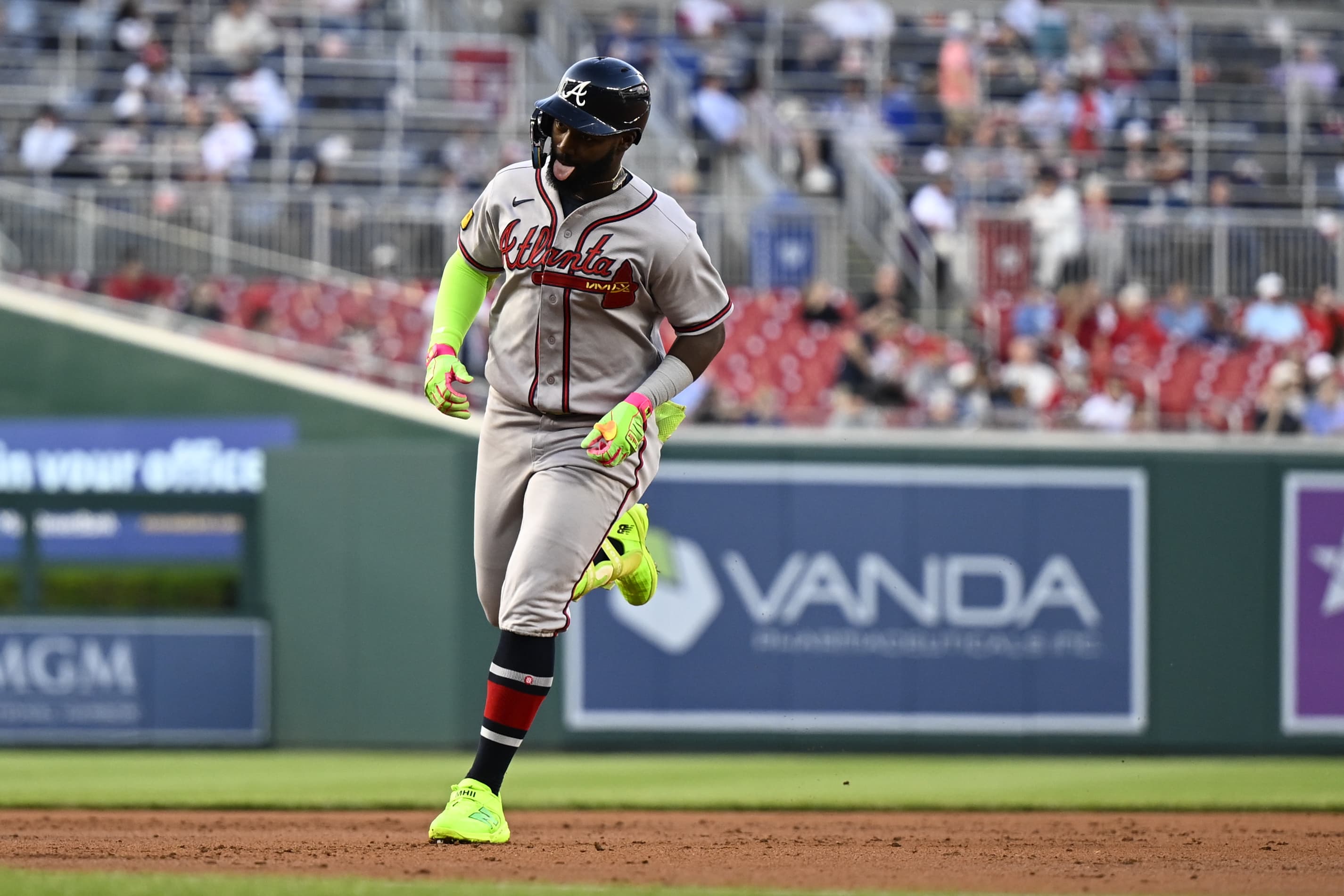 Michael Harris II leaves Braves-Nationals game with left quad tightness; expects to play on Friday