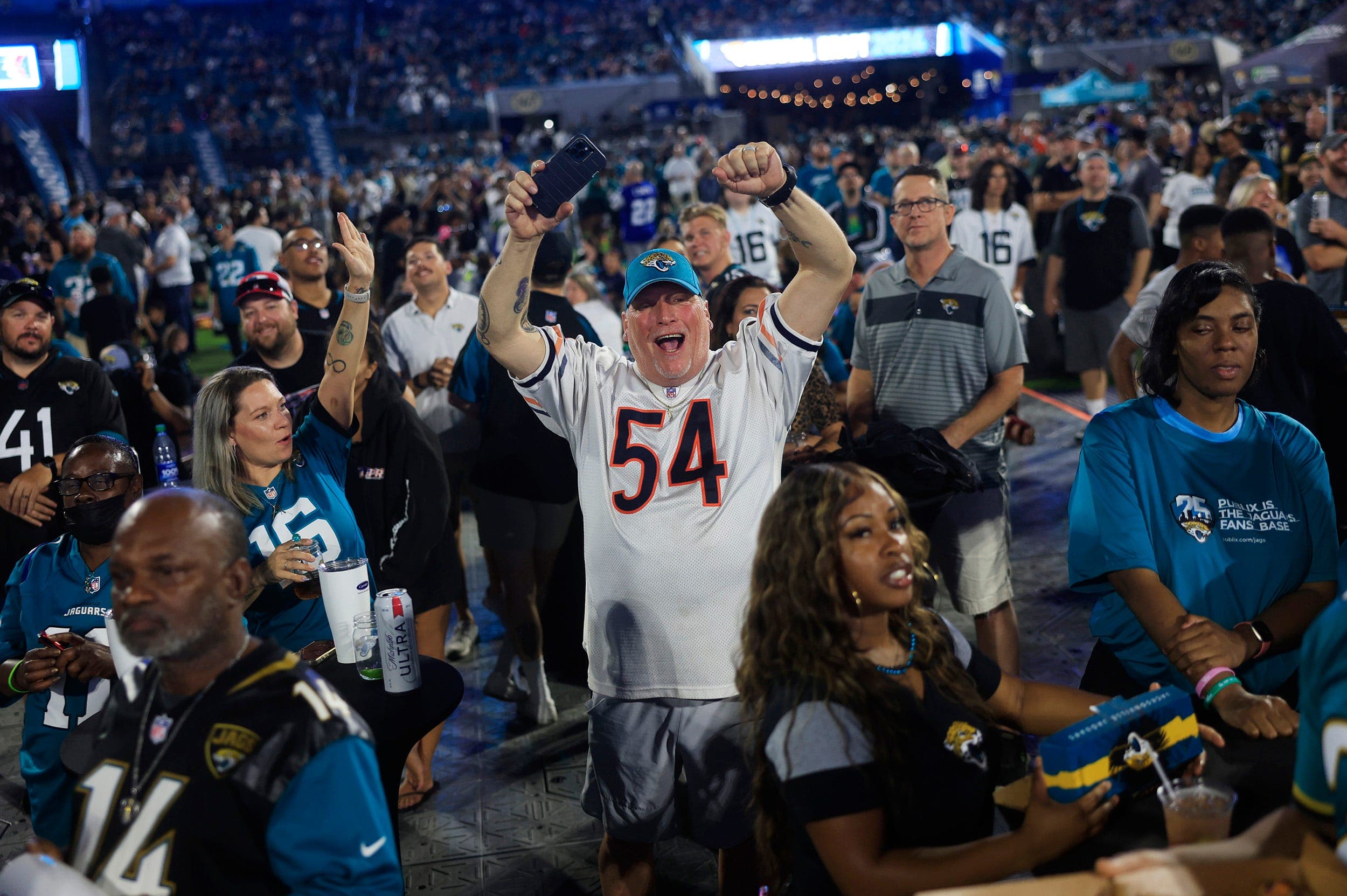 Vote for your favorite Chicago Bears mock draft here: