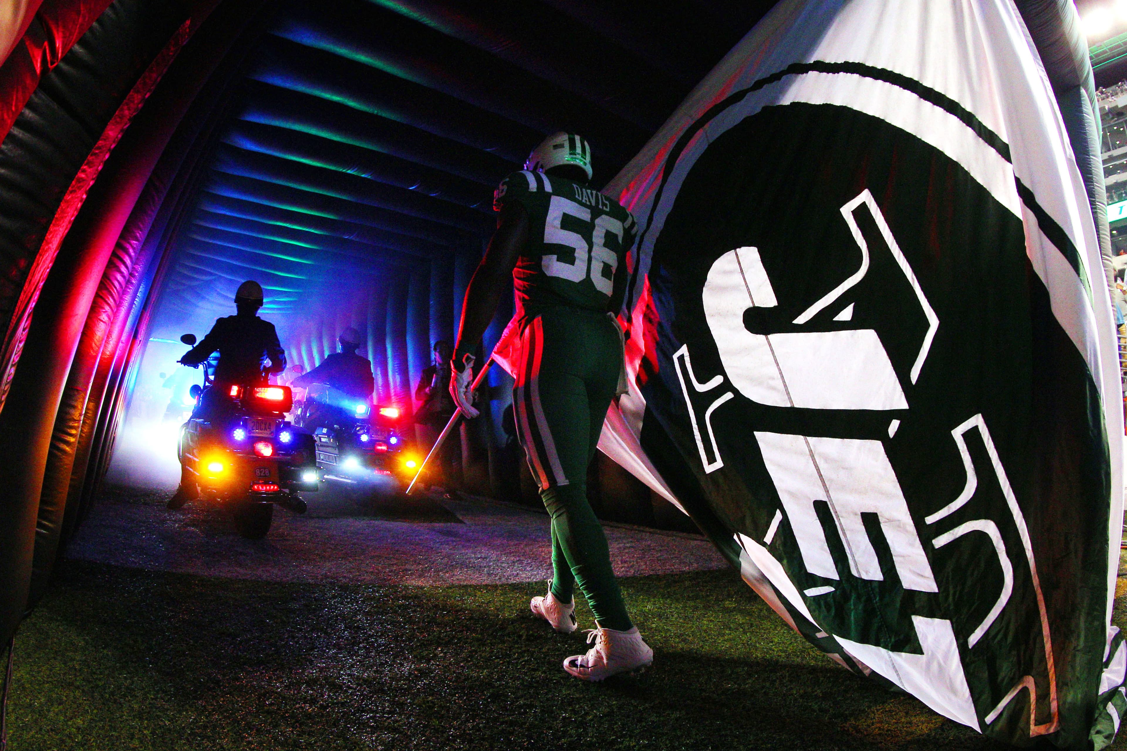 Davis Lights Up Giants' Stadium Again!