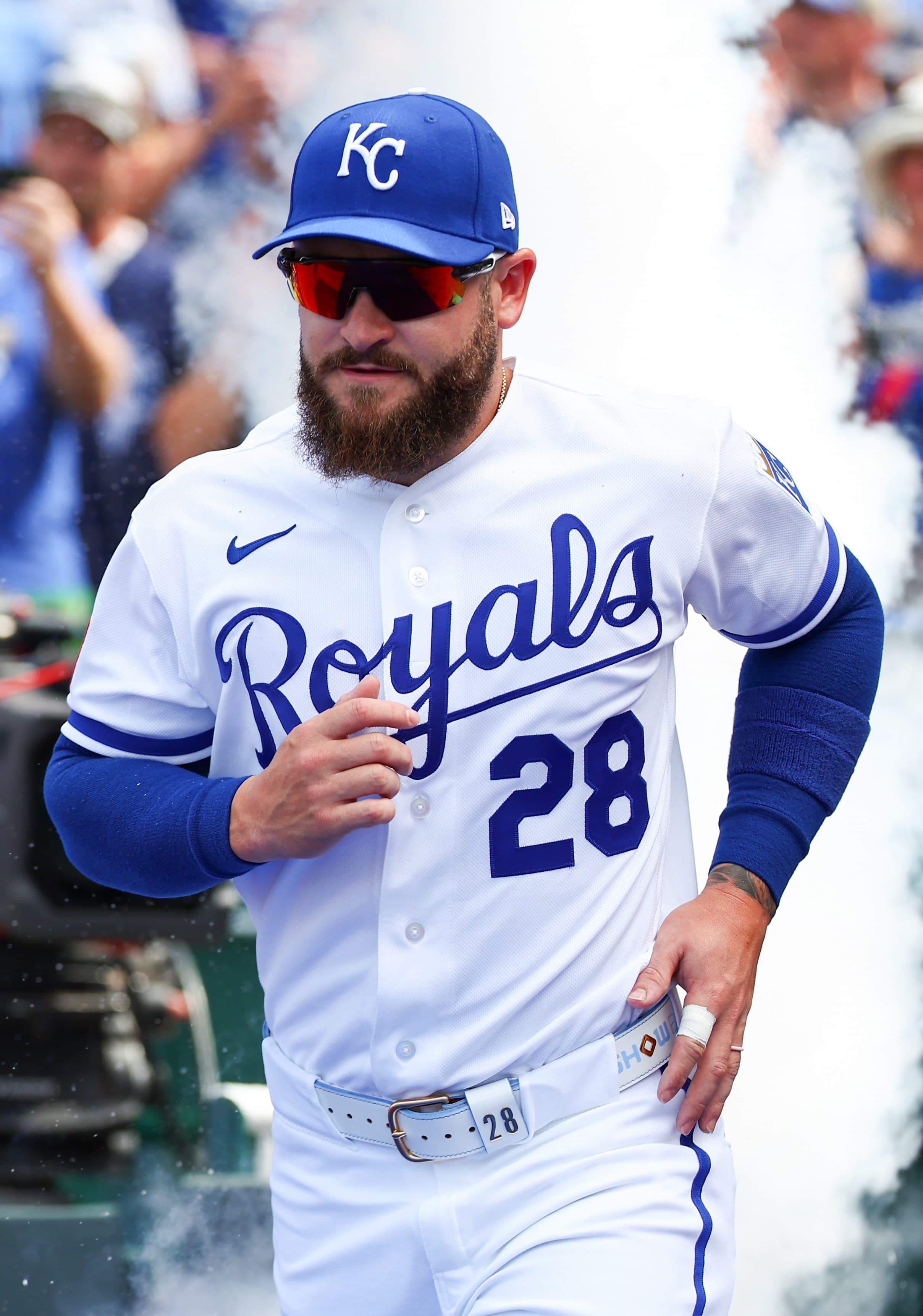 Royal bats shine on a dreary night, beat Minnesota 13-9