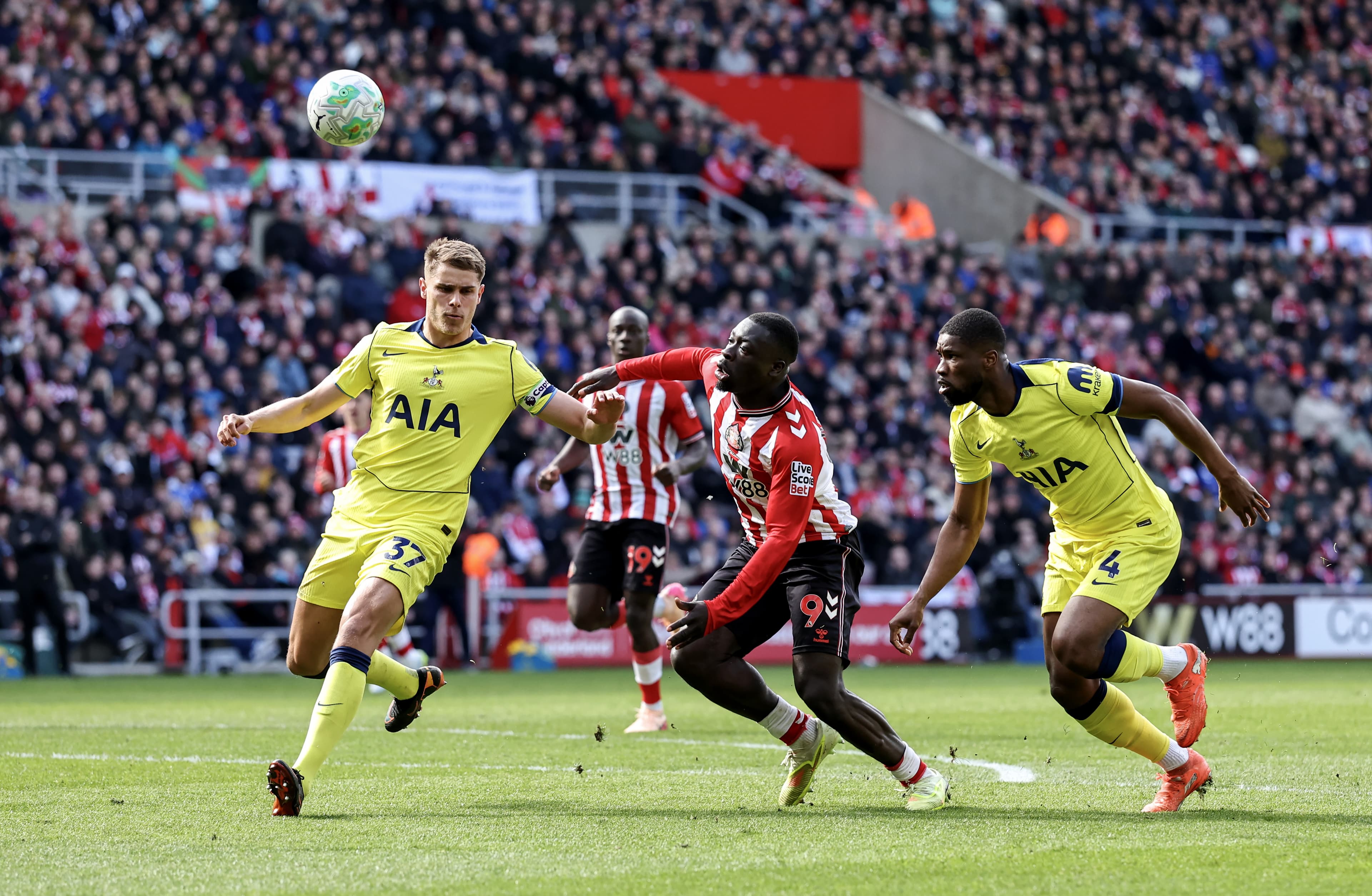 Striker. Inspiration. Derby Day Hero — That’s Brian Brobbey!