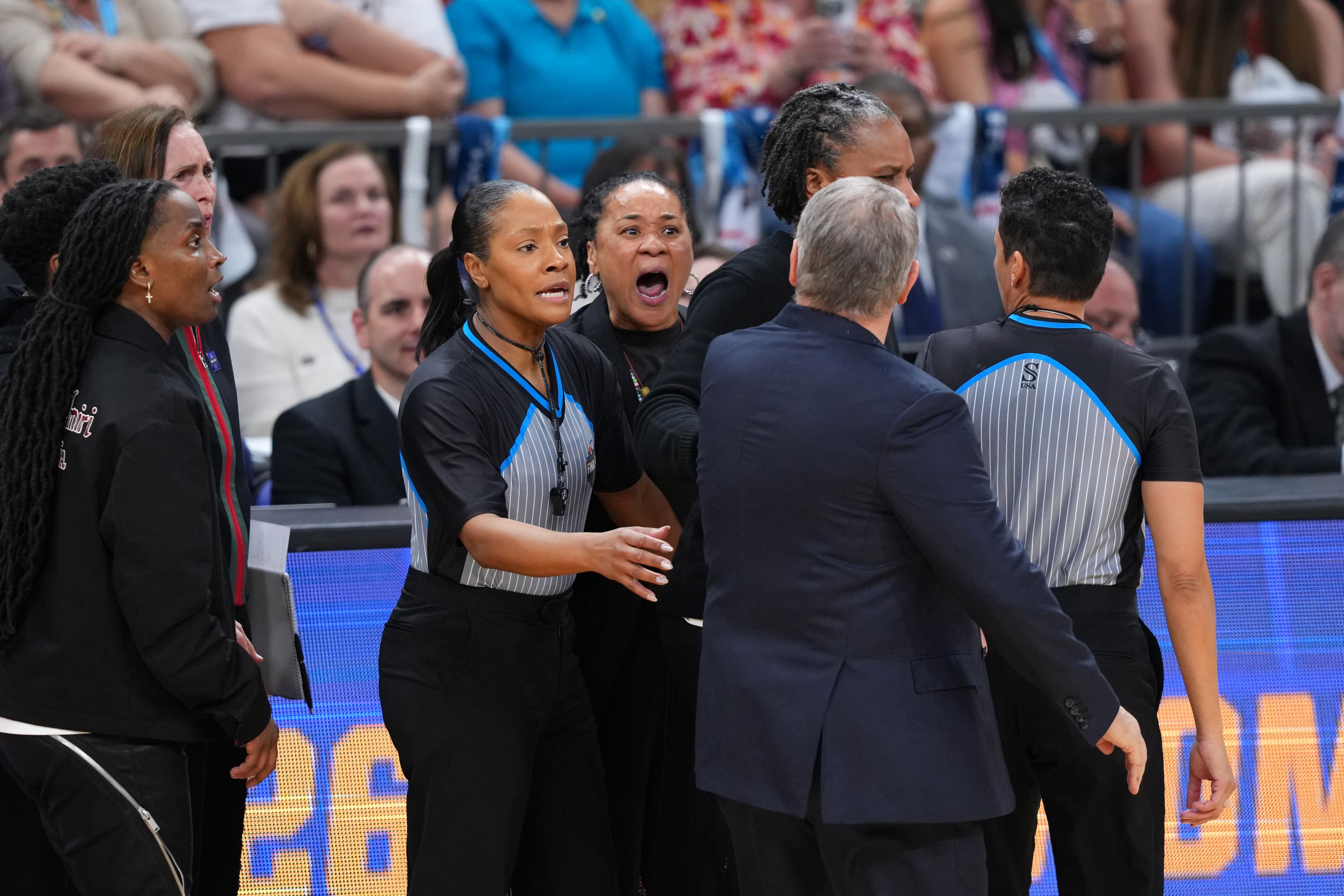 Tempers flare between Geno Auriemma and Dawn Staley as UConn’s undefeated season comes to an end
