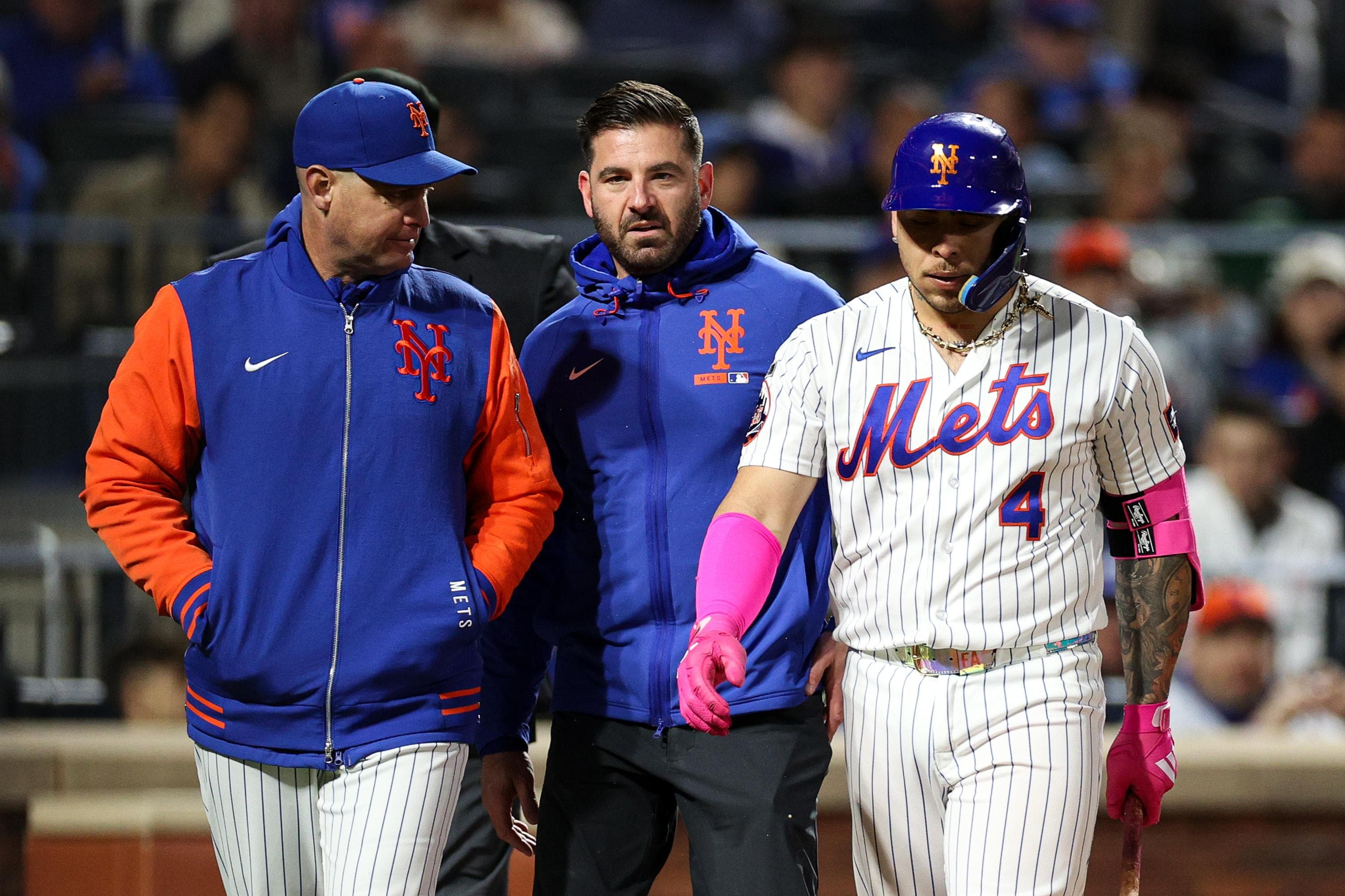 Francisco Alvarez leaves Mets’ game against Tigers early with knee injury