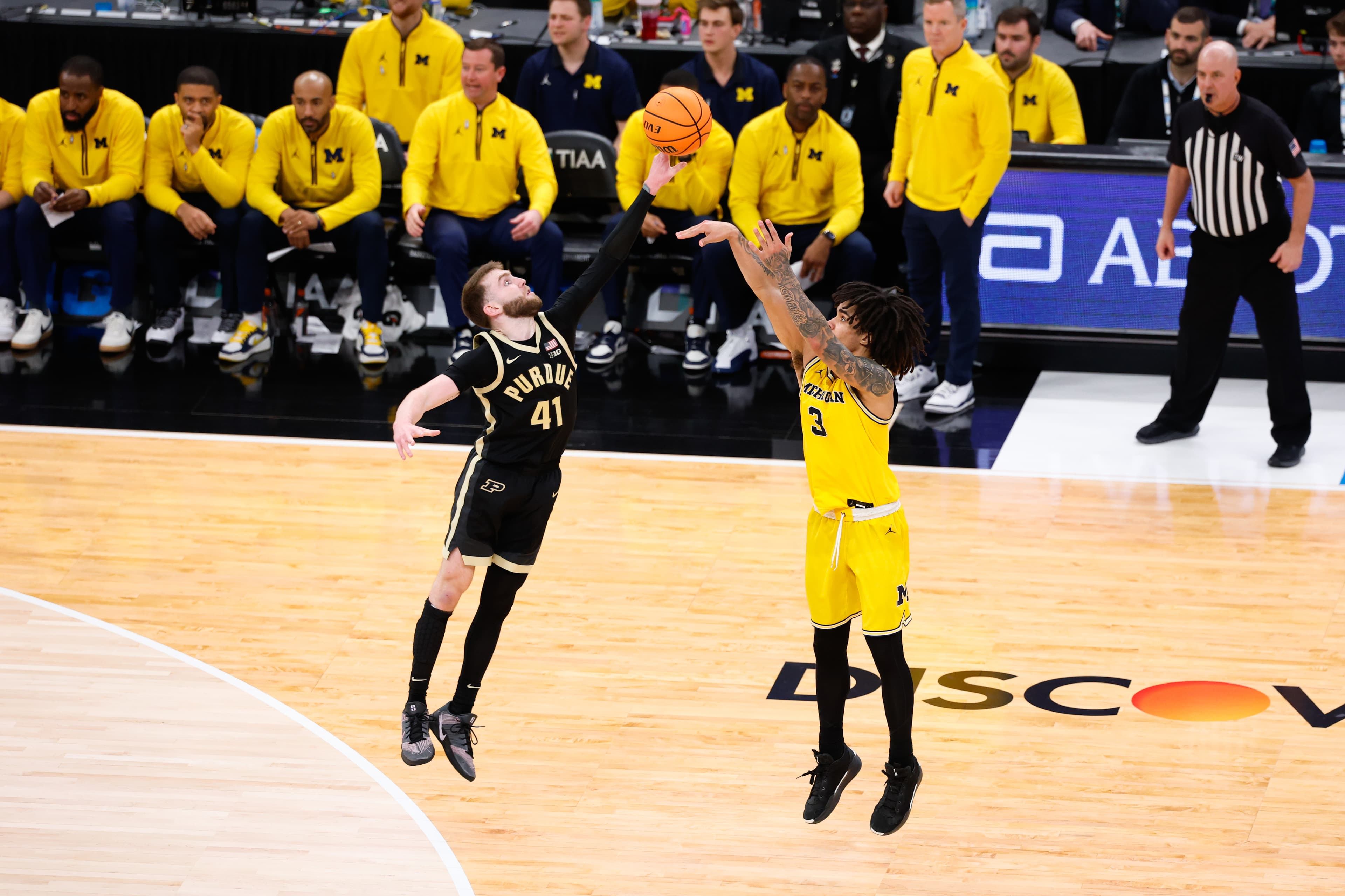 Wolverine Legends Defeat Spartans 105-72 in Final Four Slam!