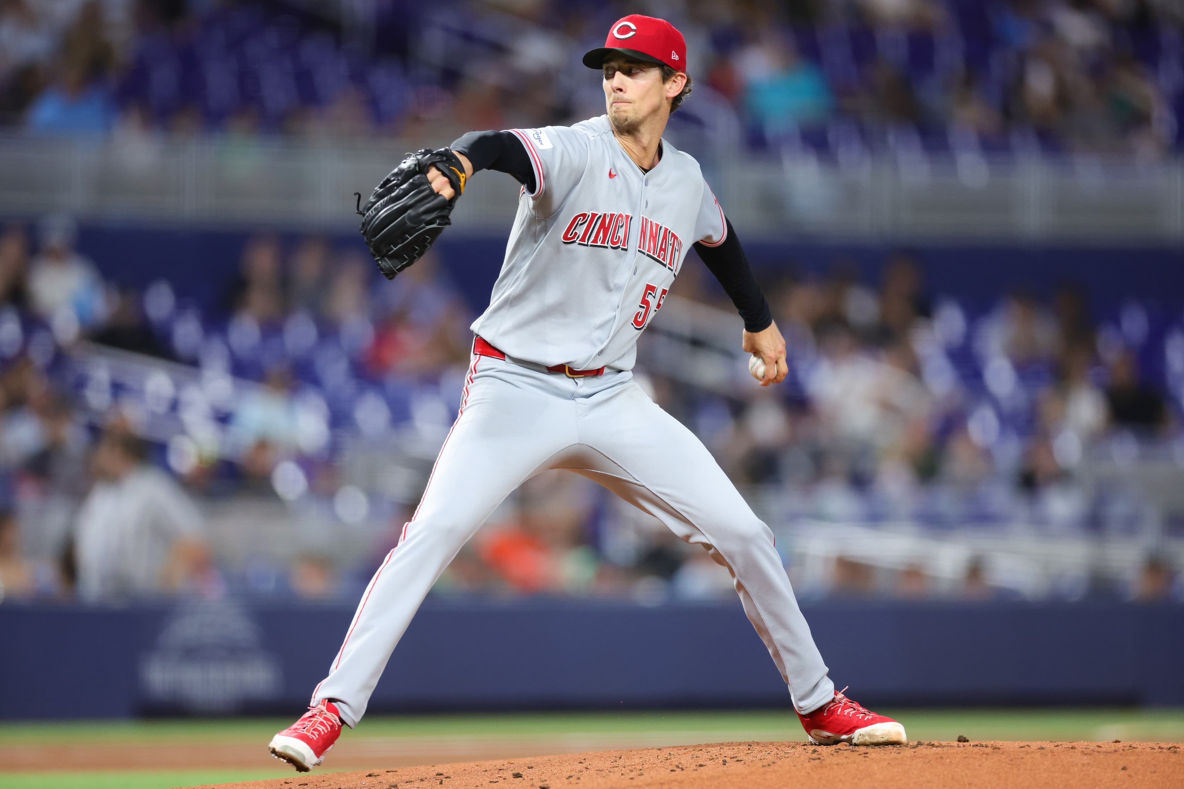 Streaking Reds pull out another close win, this time against the Marlins