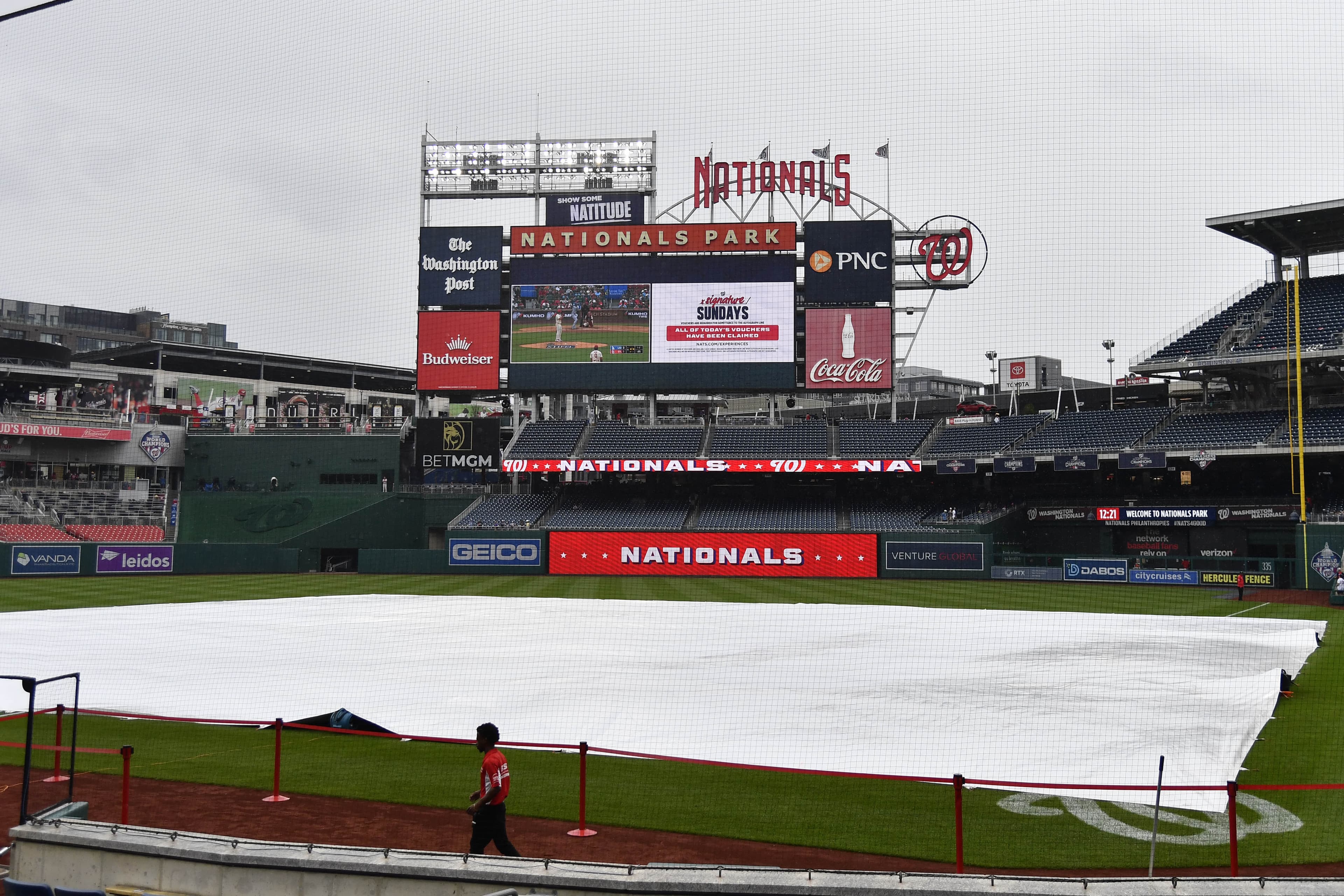 Dodgers-Nationals finale delayed by rain