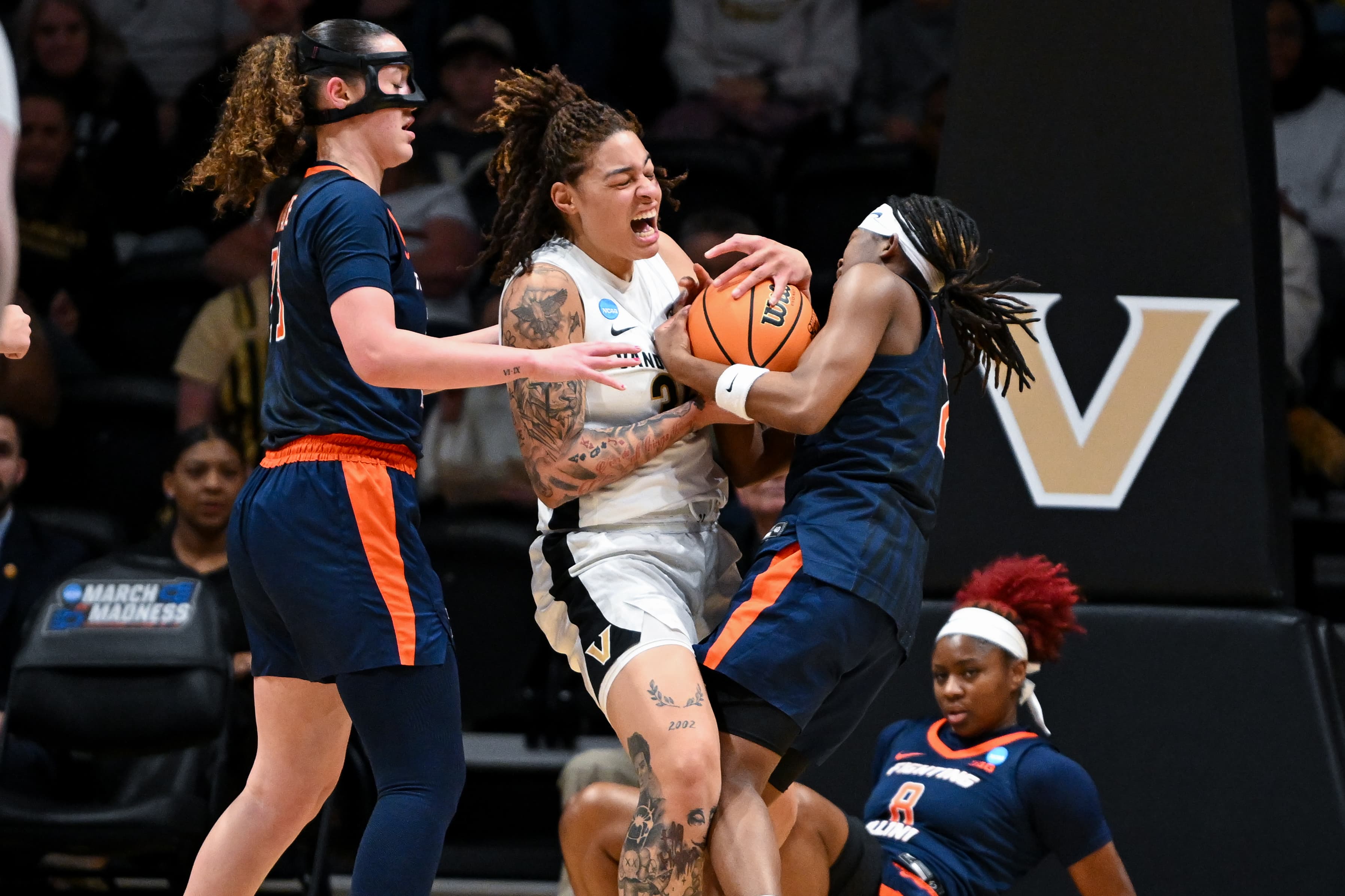 Illinois falls to No. 2 Vanderbilt in Round of 32