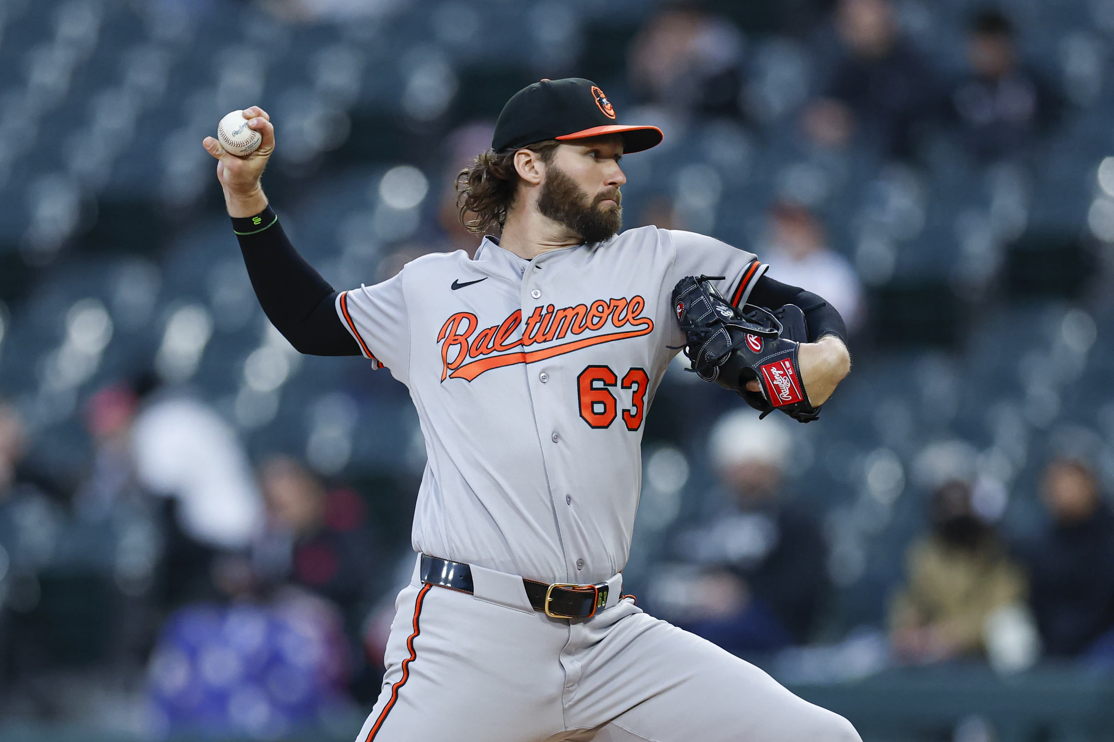 Orioles defeat White Sox, 2-1, behind strong Young start