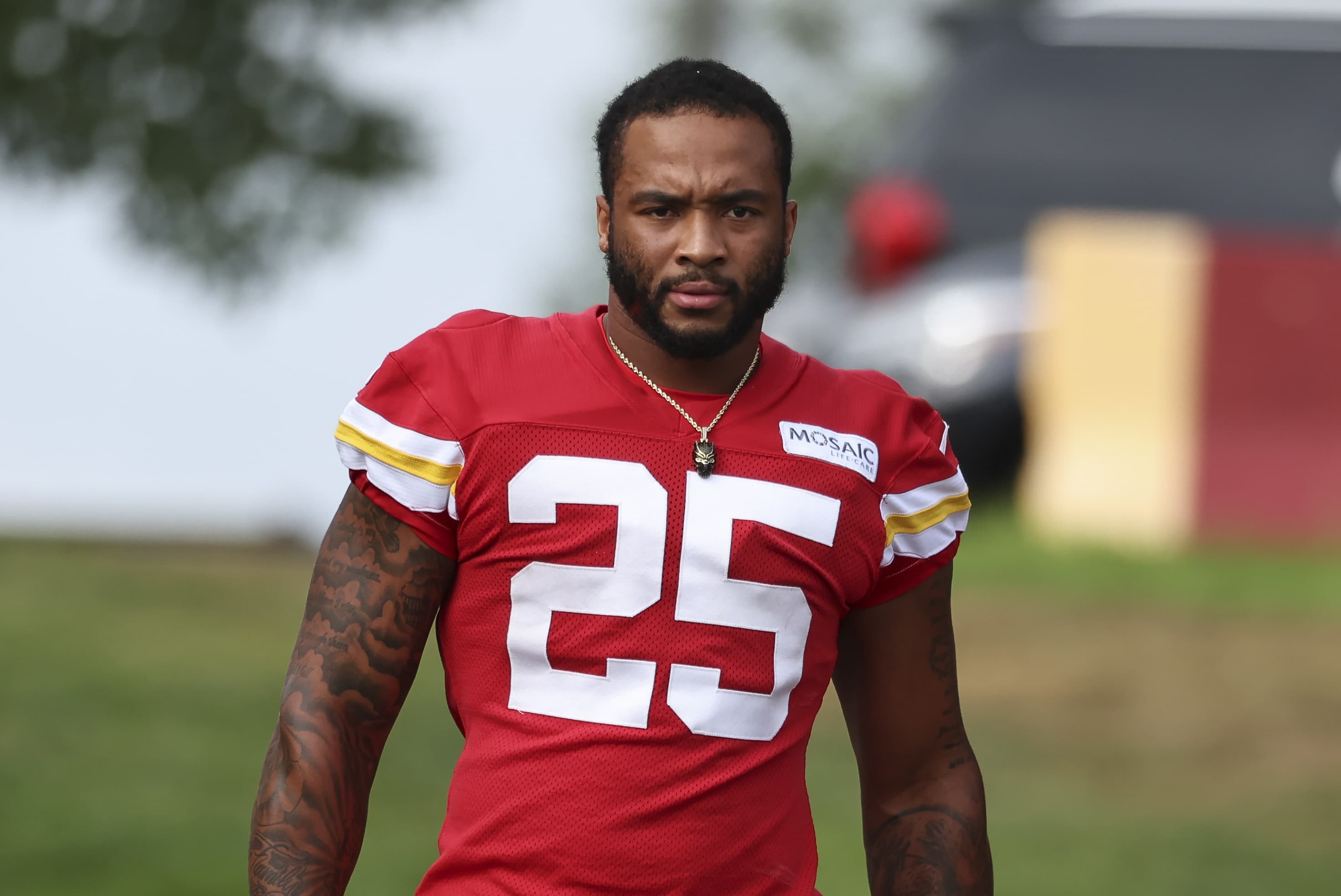 What releasing Elijah Mitchell means for the Patriots