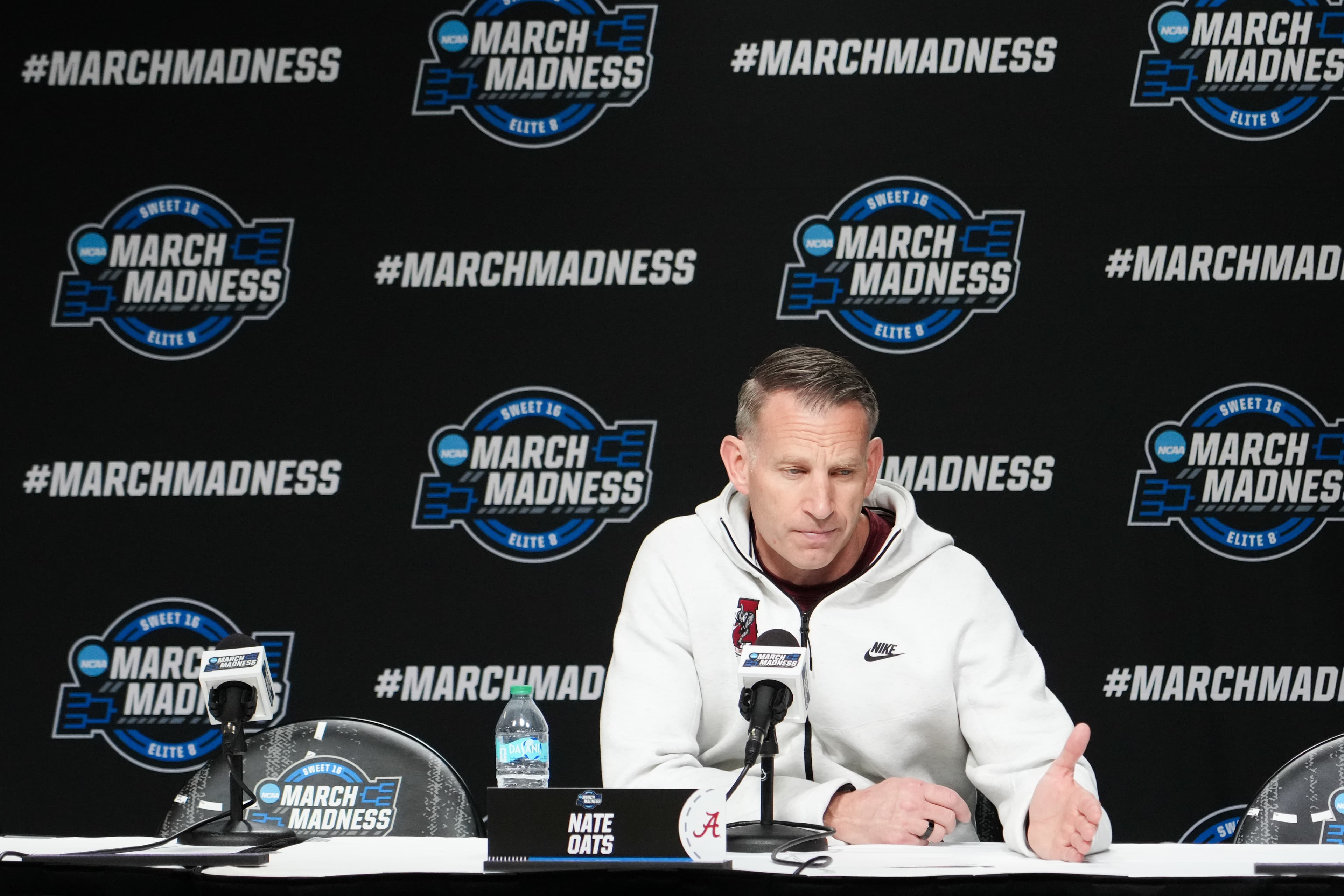 Jumbo Package: Nate Oats signs extension