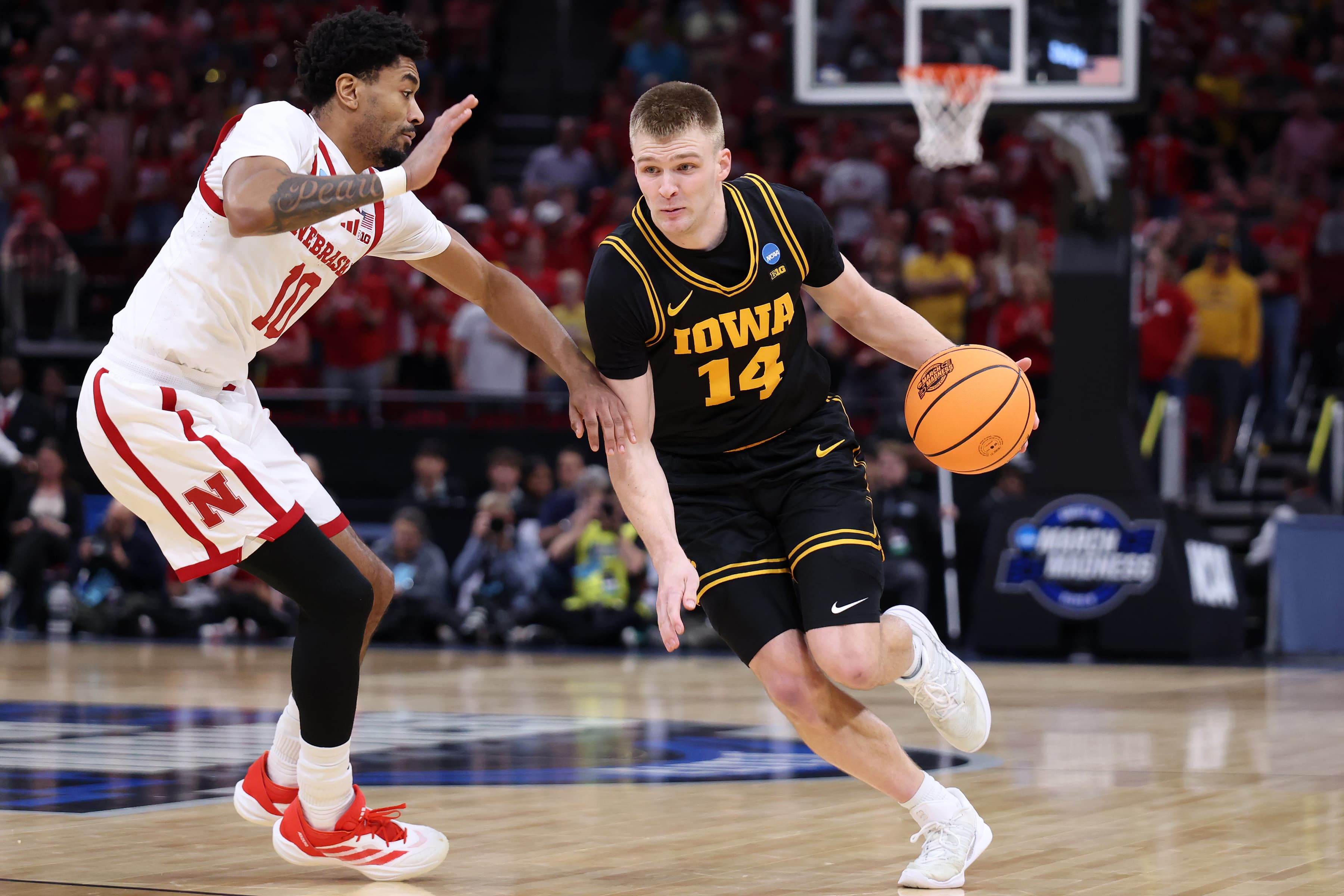 VAMOS: HAWKS BEAT NEBRASKA TO GO TO ELITE 8